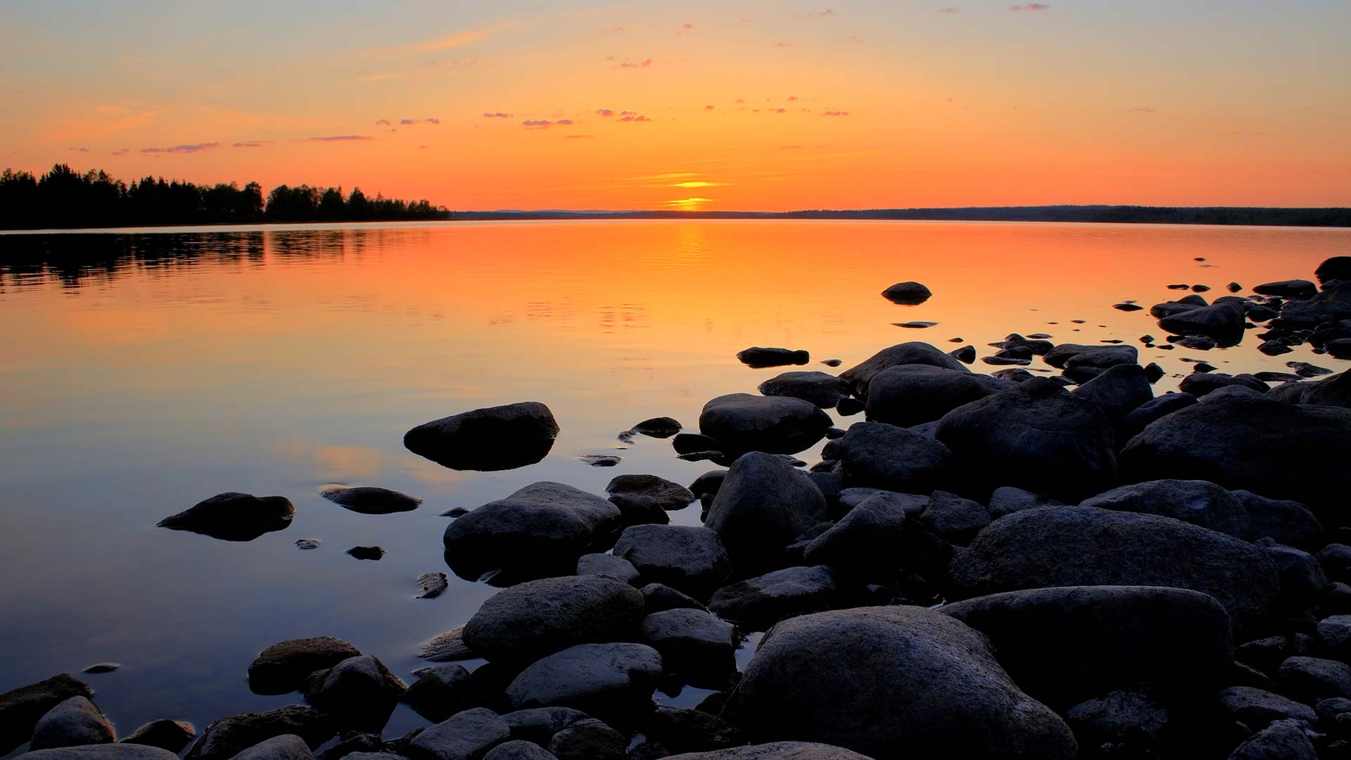 1920x1080 Cozy Night by The Fire In The Land Of The Midnight Sun