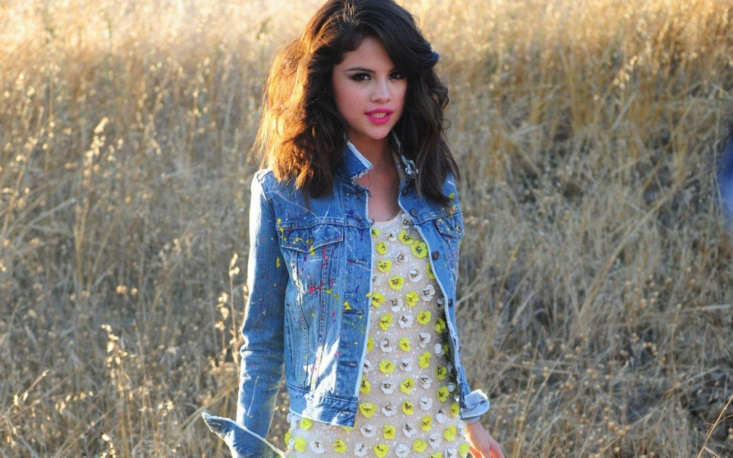 1440x900 Selena Gomez Cute wallpaper. Selena Gomez Cute
