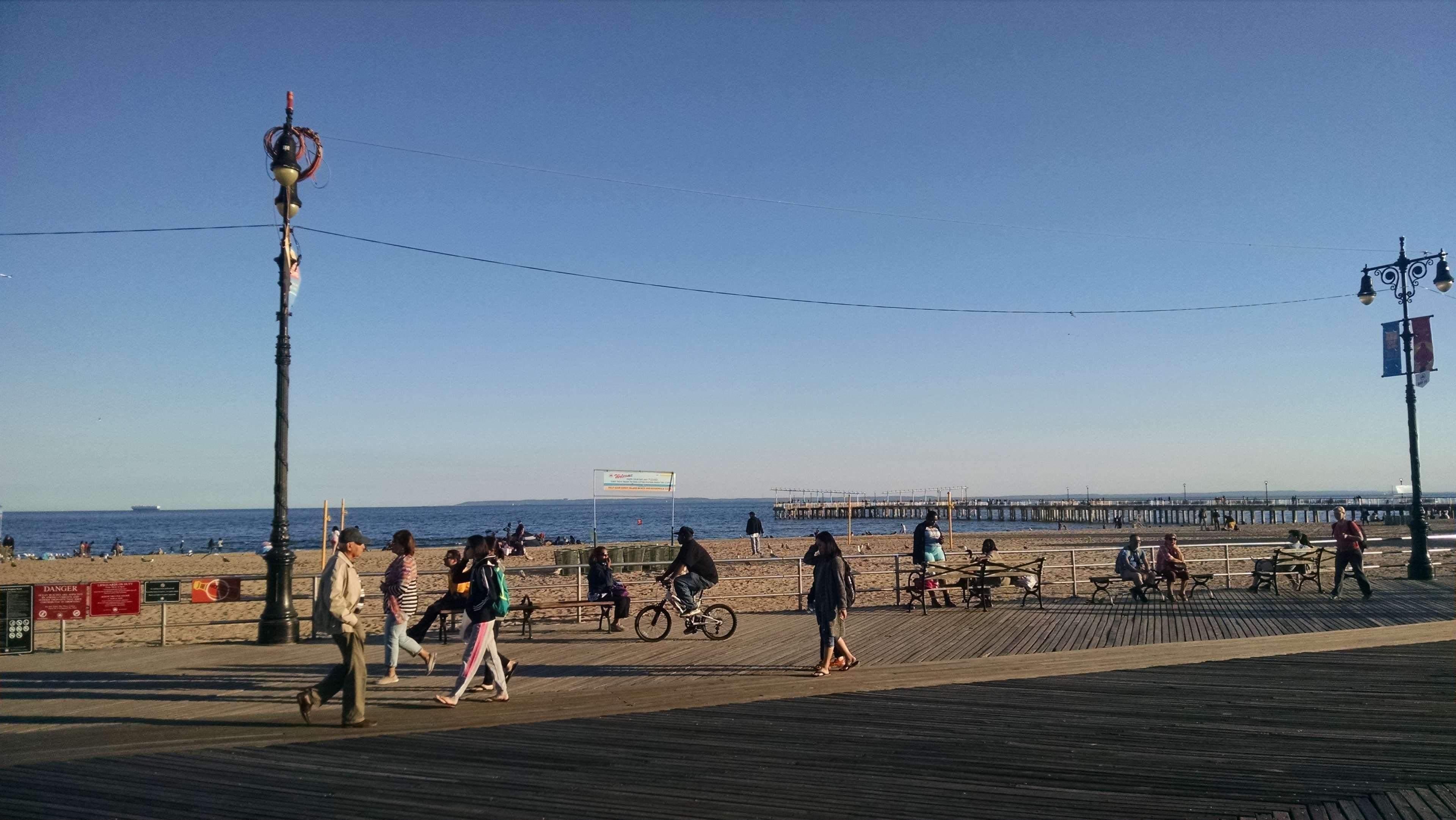 3840x2162 beach #boardwalk #coney island #near #ocean #pedestrians #sunset
