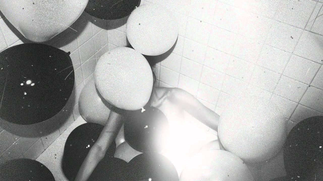 1280x720 The Weeknd Of Balloons / Glass Table Girls