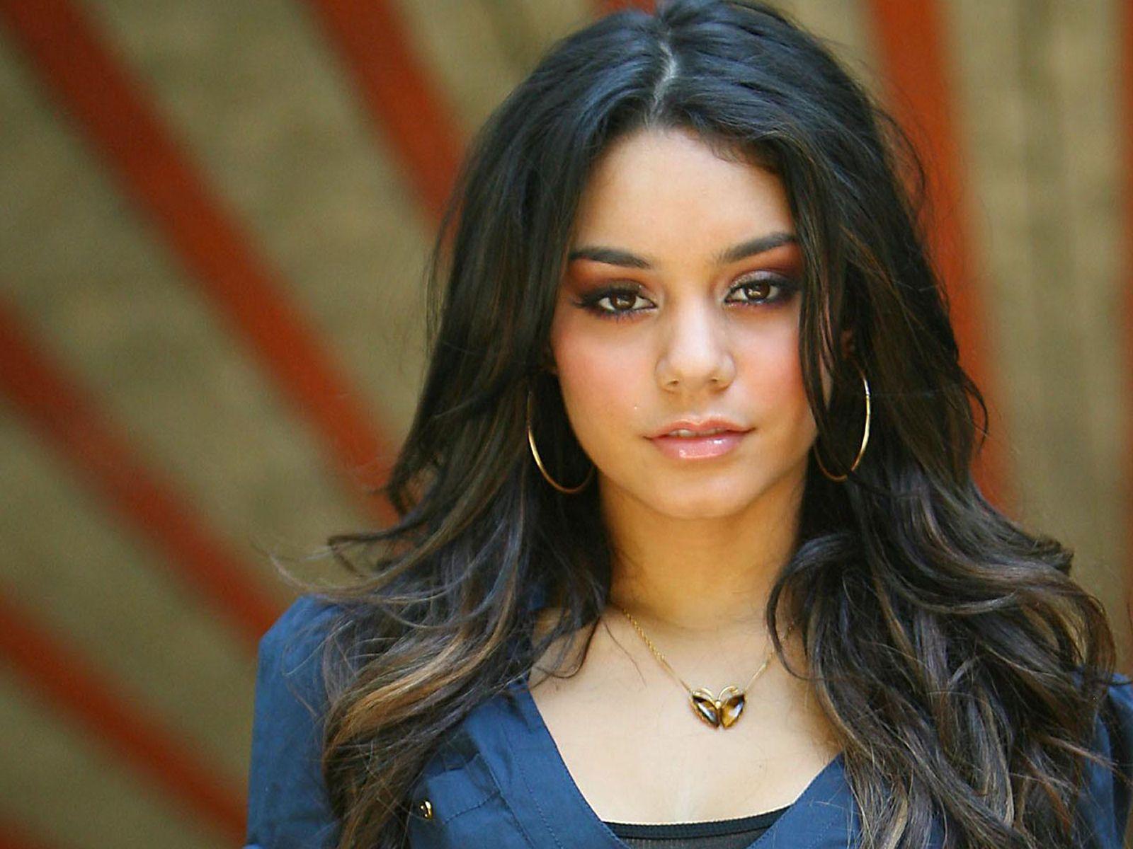 1600x1200 1600x1200px Vanessa Hudgens 236.63 KB