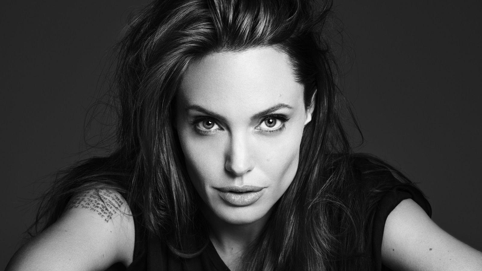 1600x900 Hollywood Actress Angelina Jolie HD Wallpaper