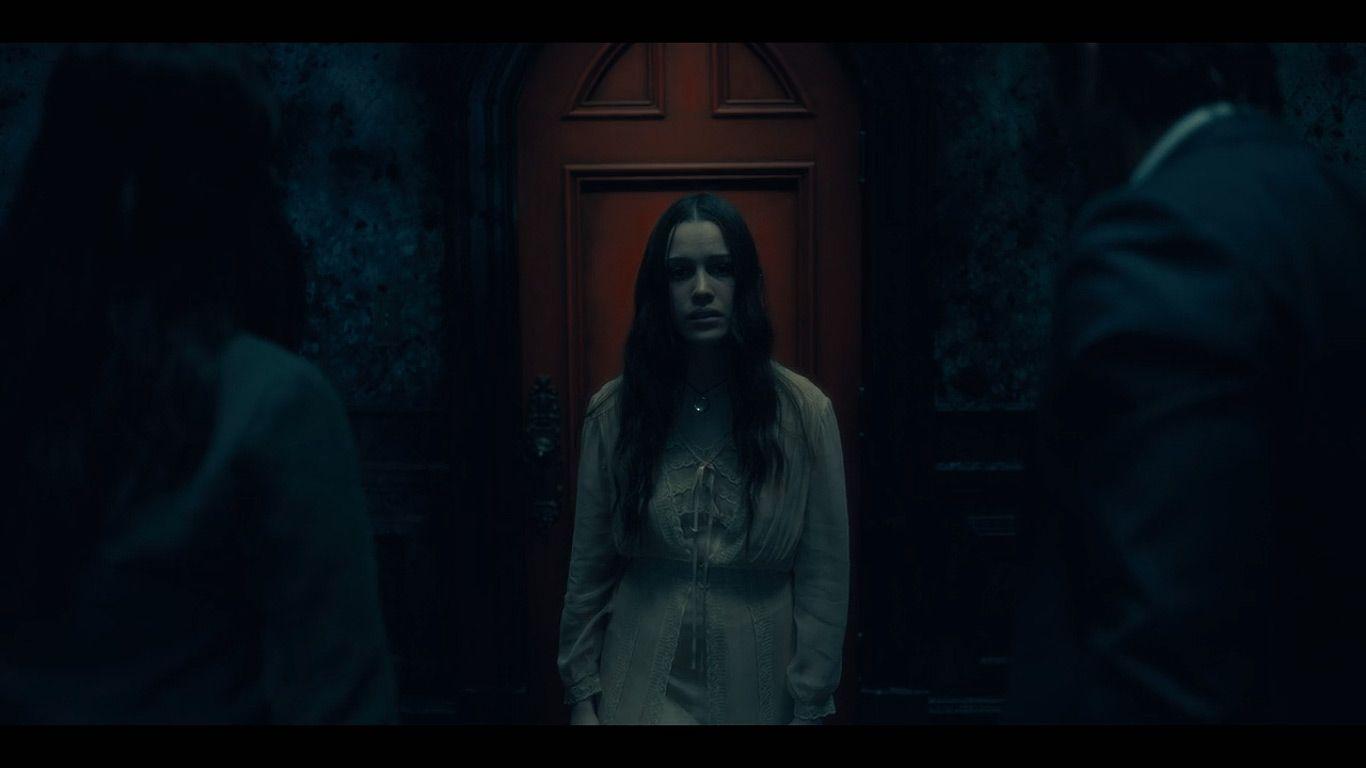 1366x768 Victoria Pedretti in The Haunting of Hill House (2018). House on a hill, Tv series, Haunting