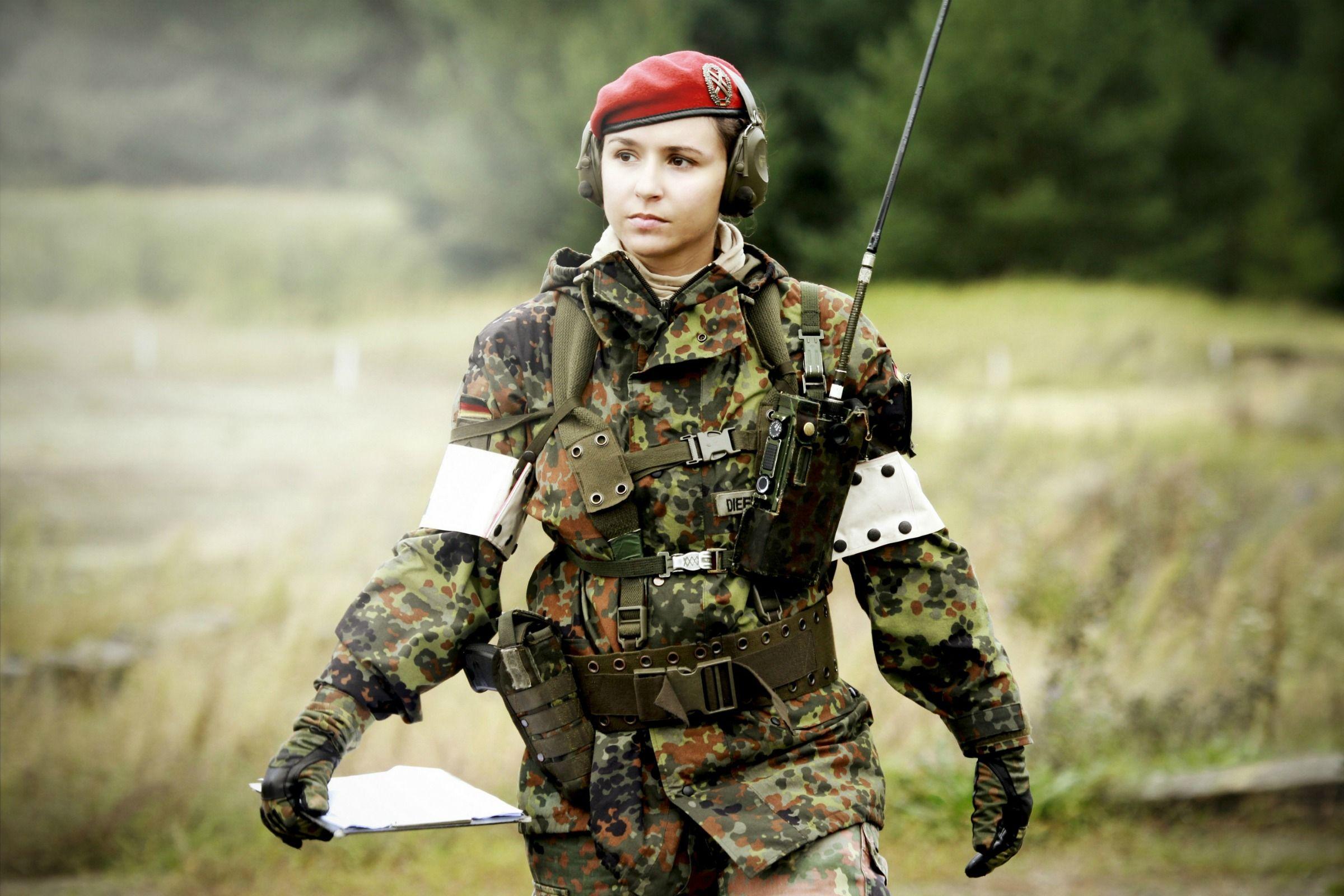 2400x1600 Female in Uniforms (Wallpaper) image