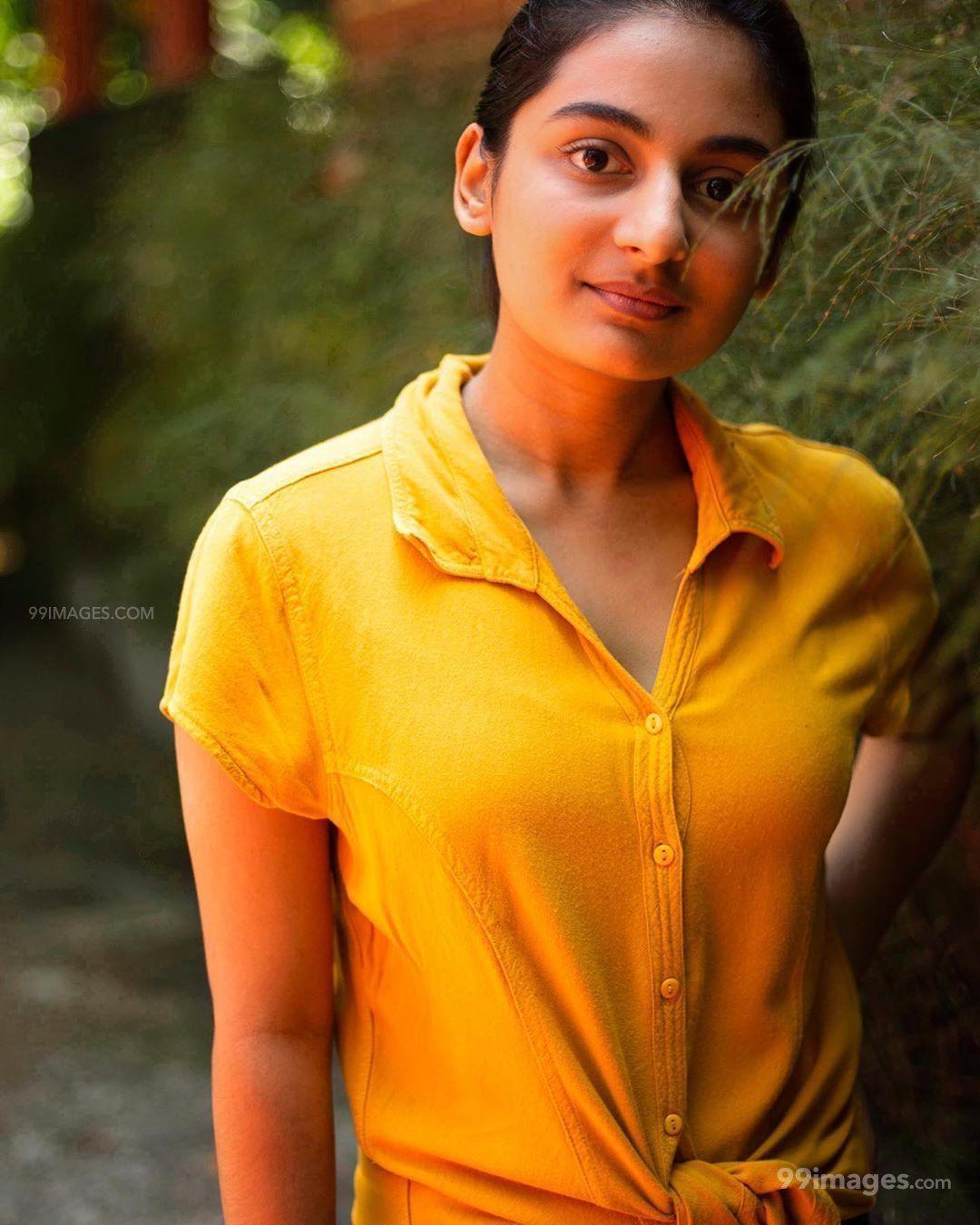 1080x1350 Esther Anil Hot HD Photo, Wallpaper, WhatsApp DP 1080p