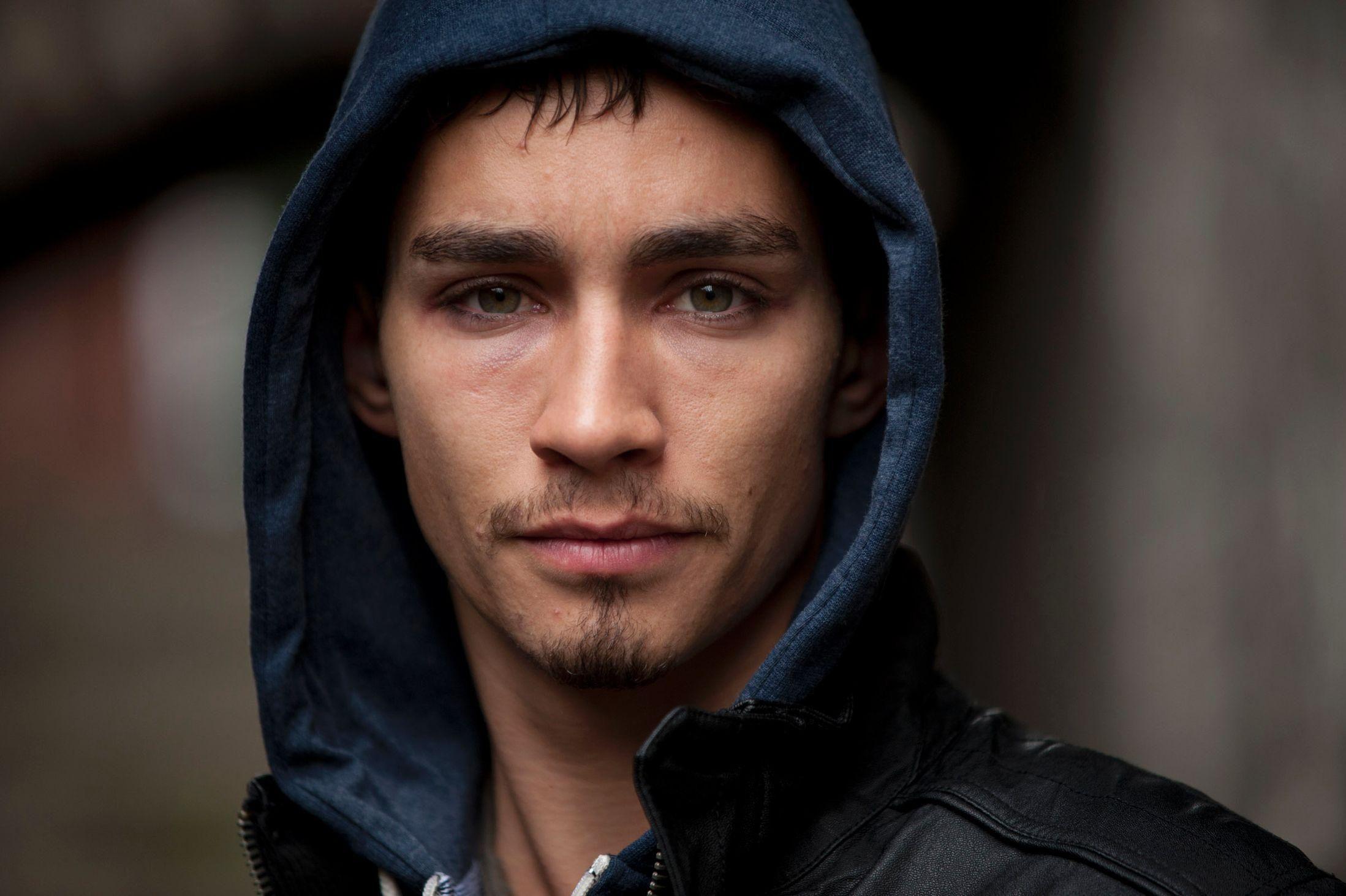 2197x1463 wallpaper robert sheehan, actor, black HD : Widescreen : High