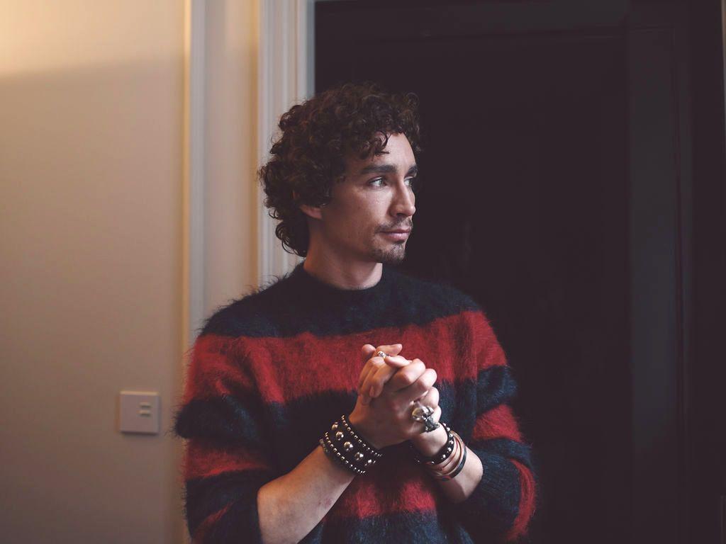 1024x768 Actor Robert Sheehan On 9 11 And The Time He Got A Big Foot Wart