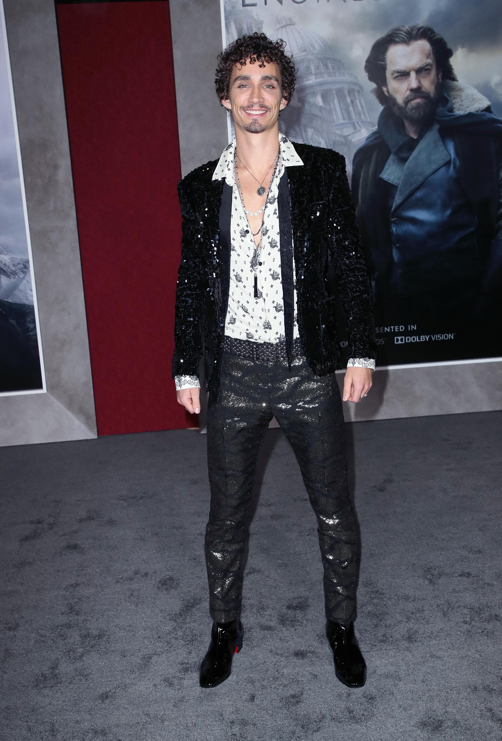1694x2500 Who is Robert Sheehan? Everything you need to know about