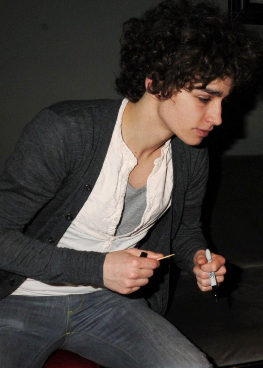 857x1200 Robert Sheehan wallpaper