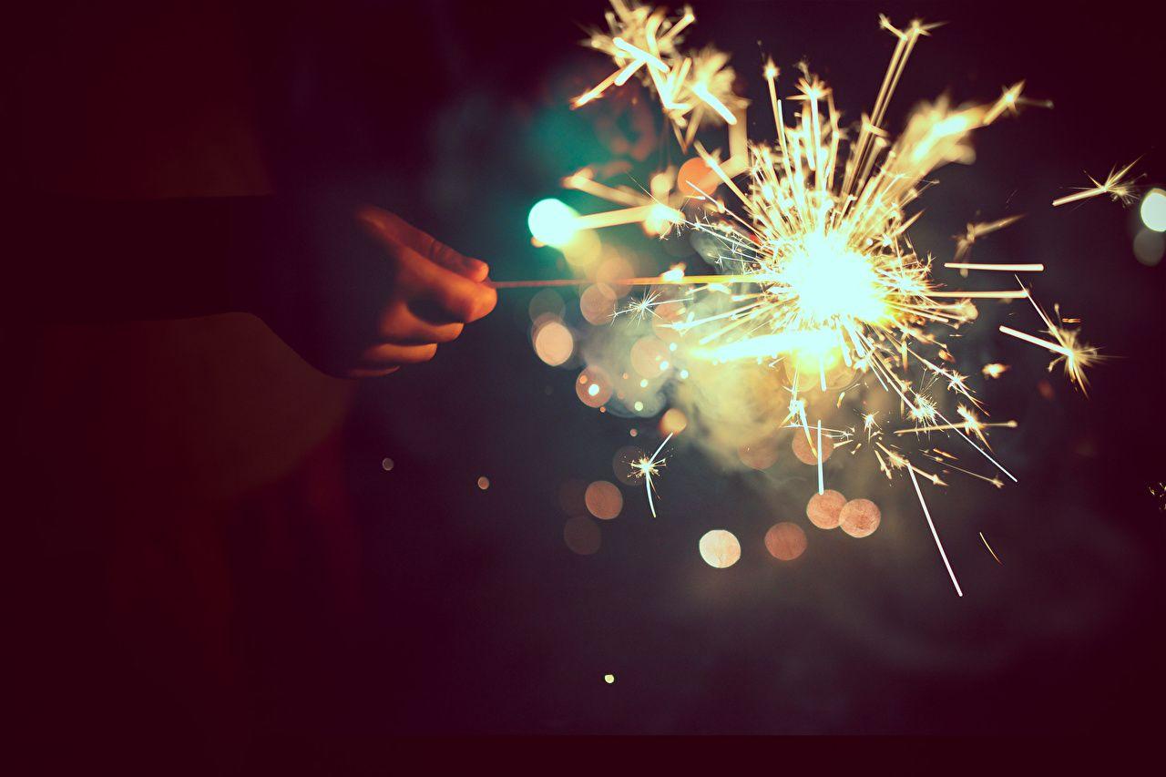 1280x853 Desktop Wallpaper Sparkler Hands Closeup