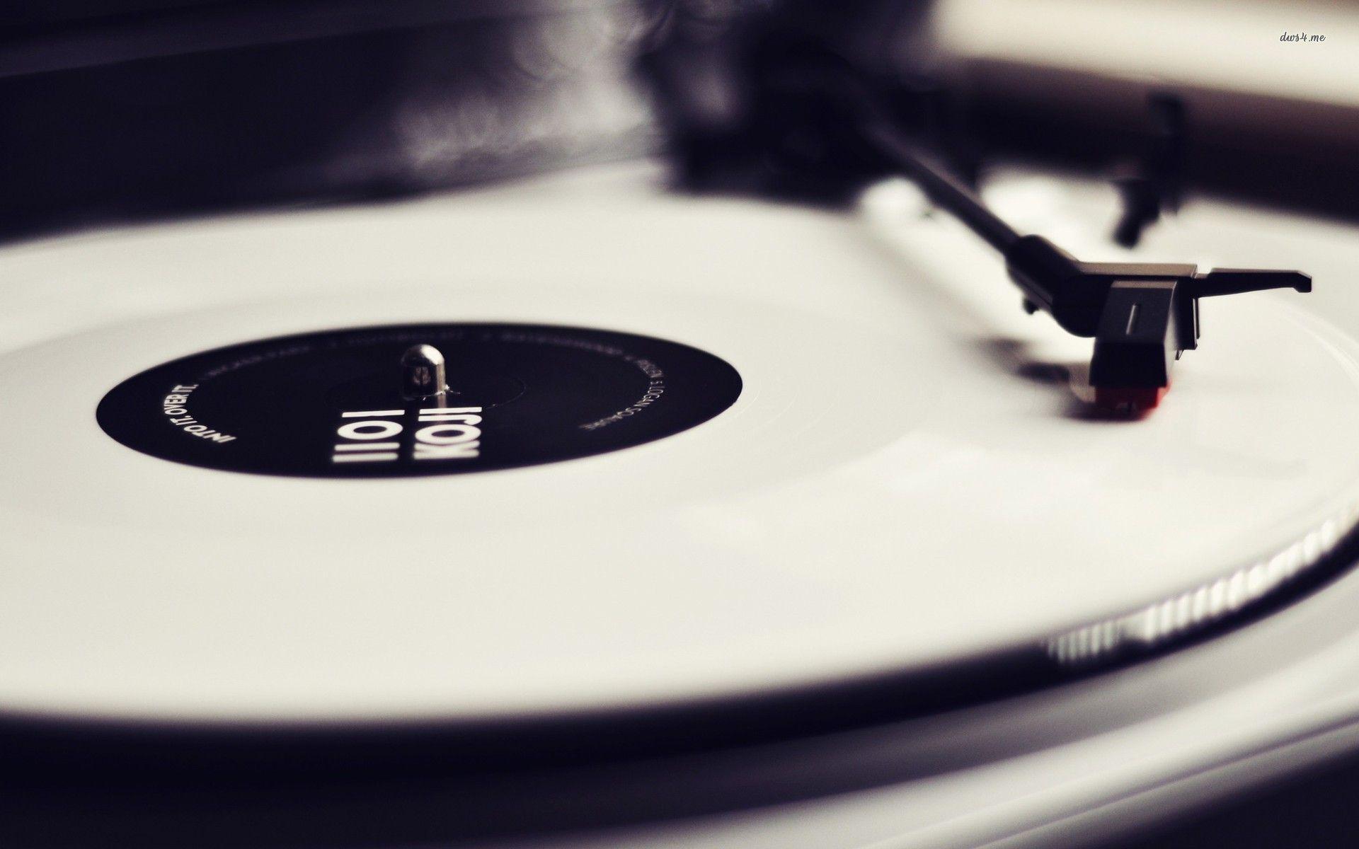 1920x1200 Turntable Wallpaper