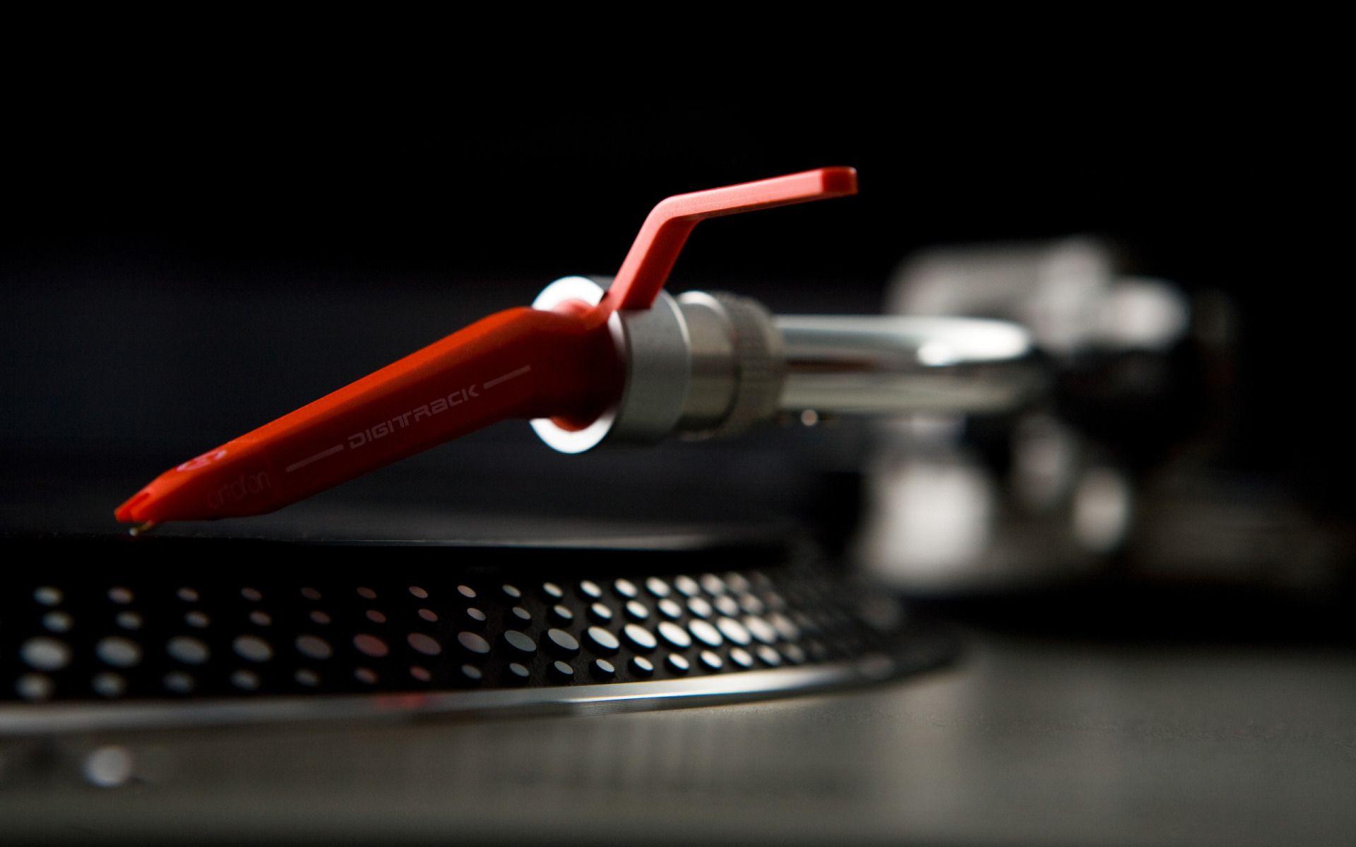 1920x1200 Turntable Wallpaper