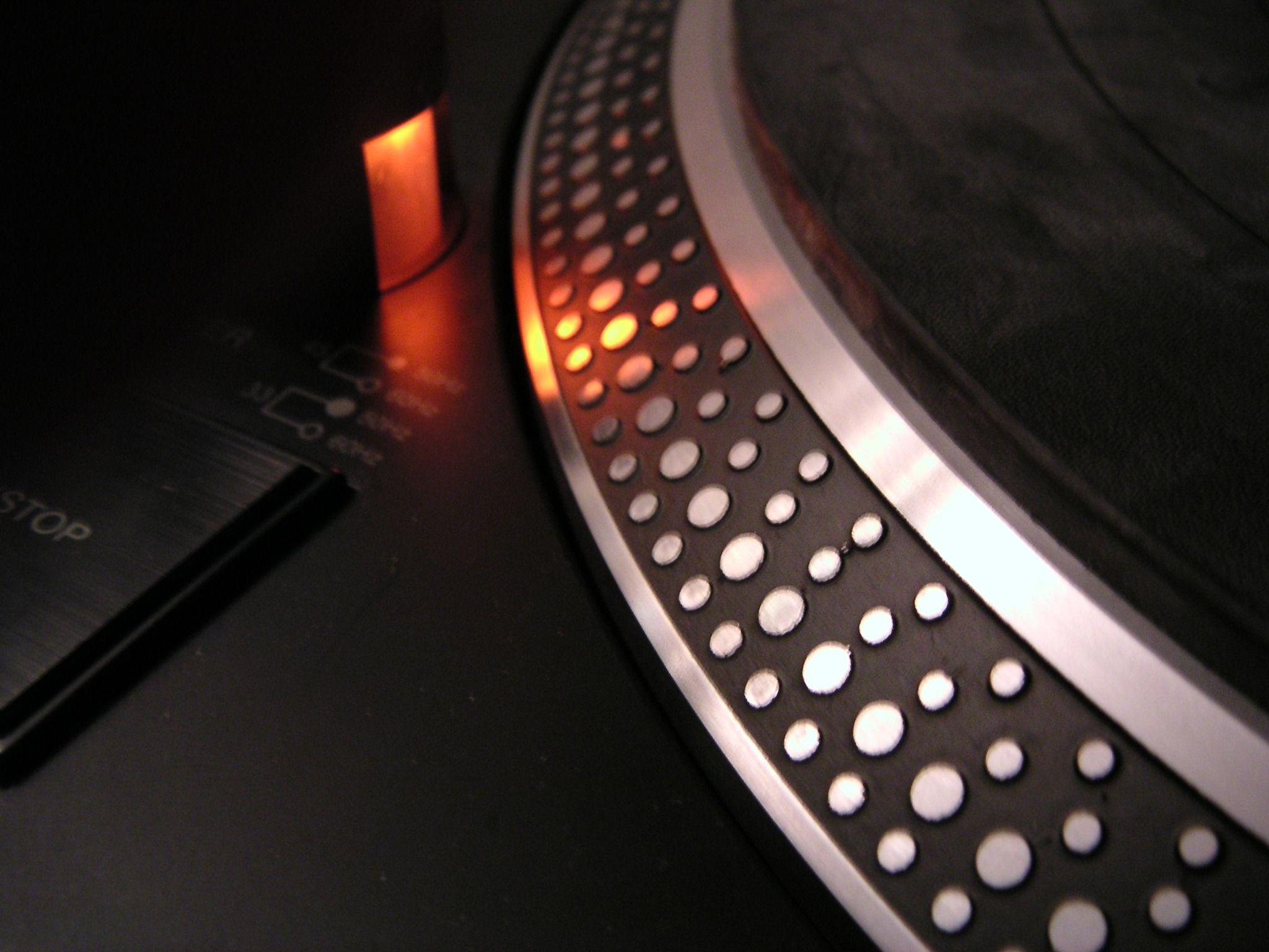 2048x1536 Record Player Wallpaper HD. HD