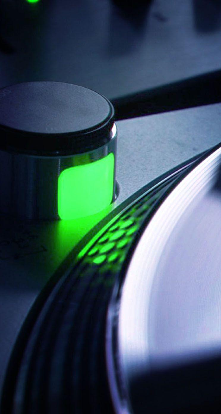 744x1392 Turntables Wallpaper