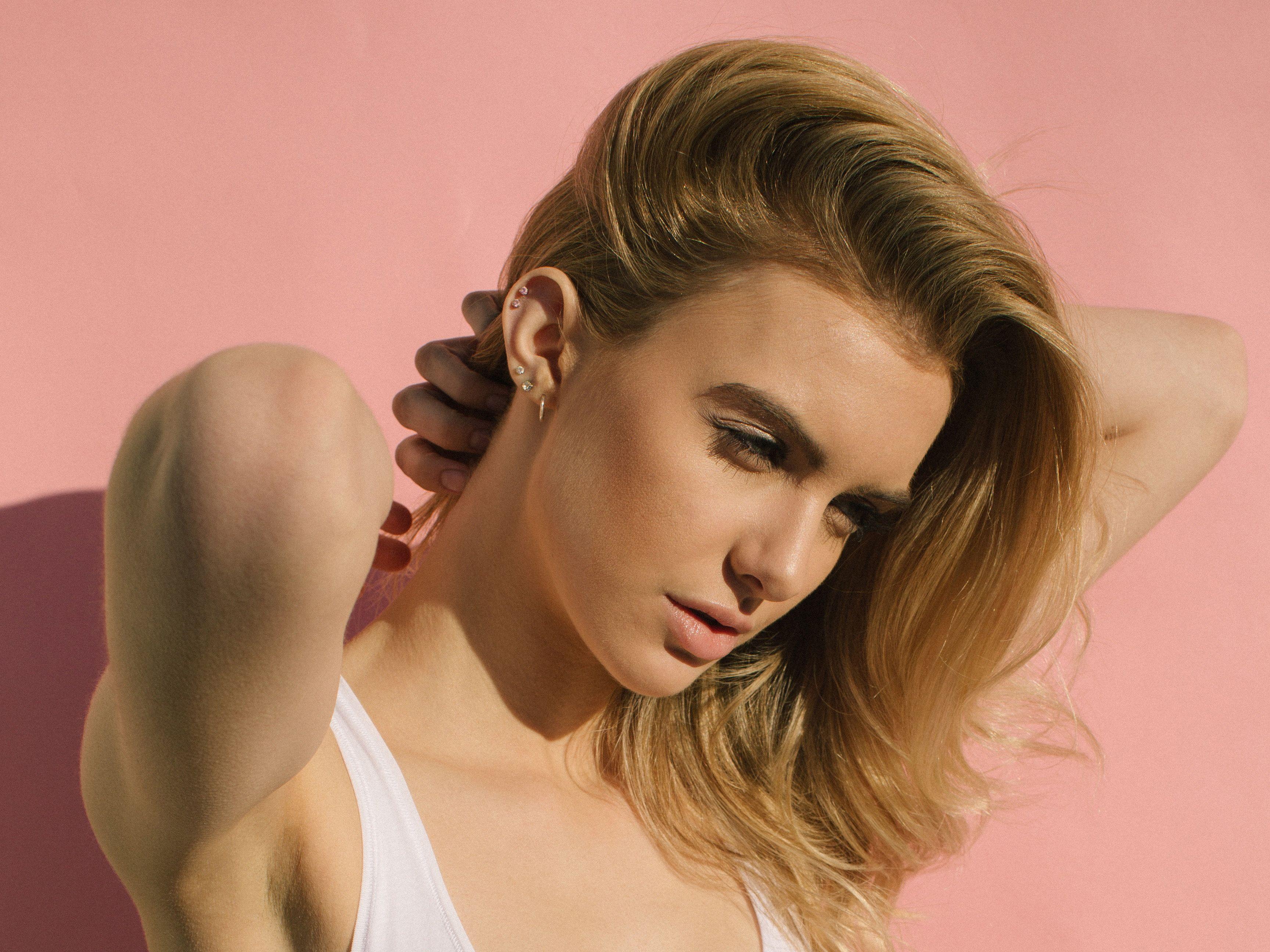 3456x2592 Blonde Hair Model Posing 4k HD 4k Wallpaper, Image