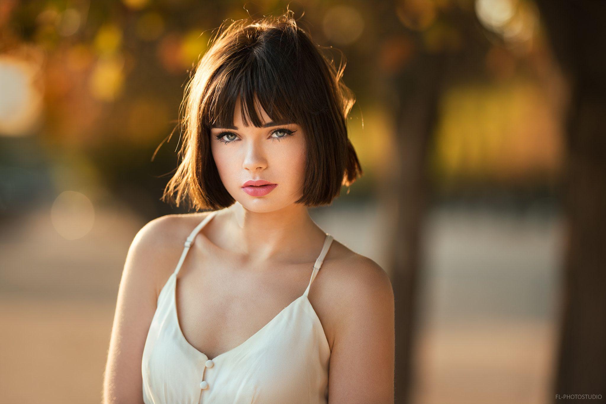 2048x1367 Short Hair Model Macbook Pro Retina HD 4k Wallpaper