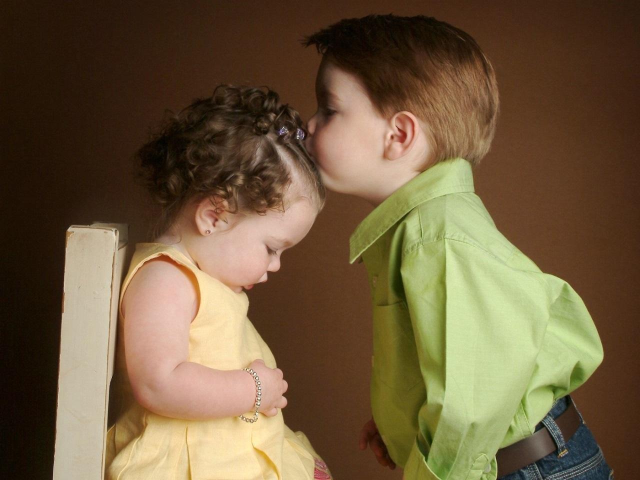 1280x960 Cute Kiss HD Wallpaper for Android