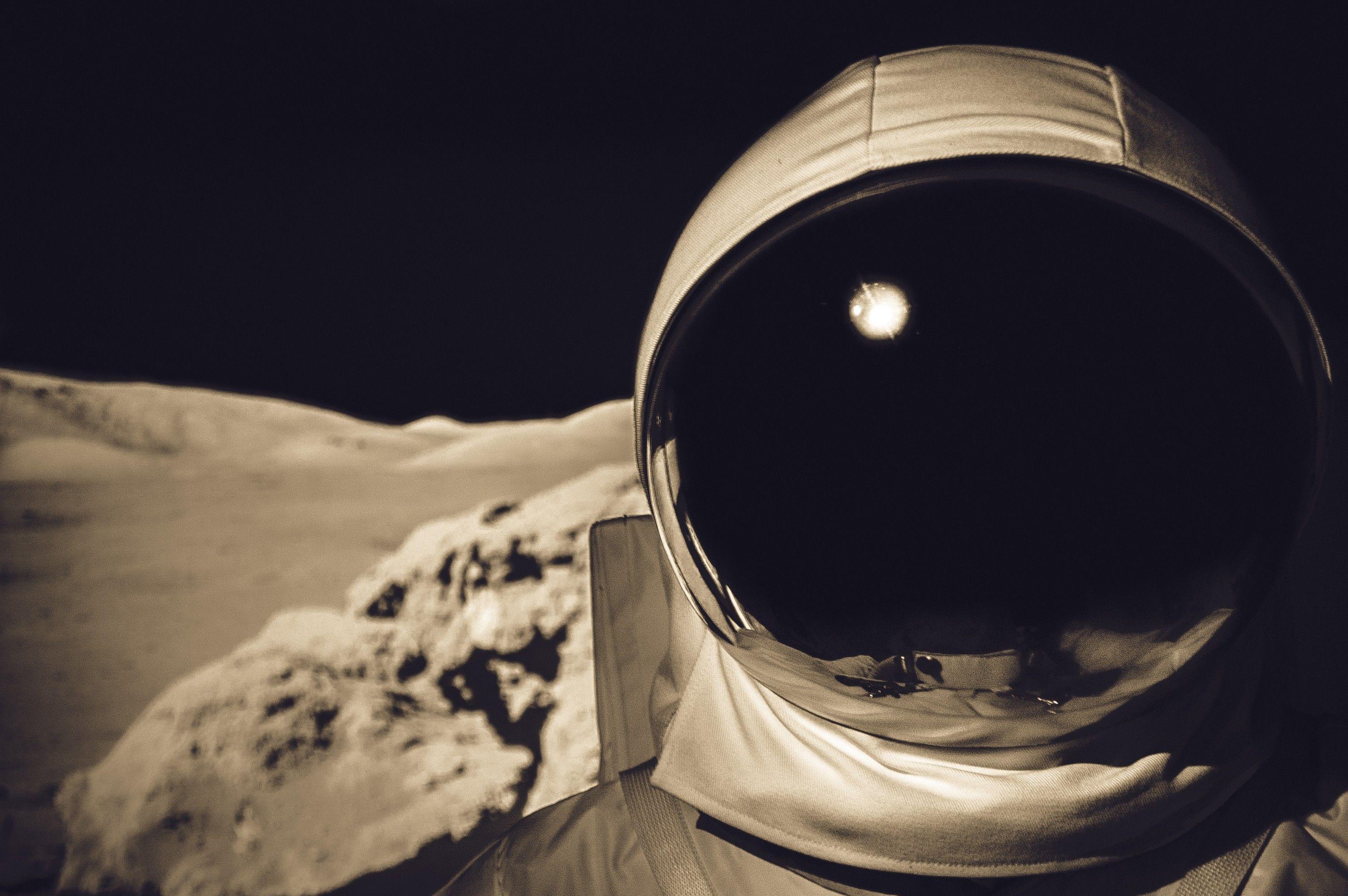 3008x2000 Astronaut Wallpaper Desktop. космос. Astronaut