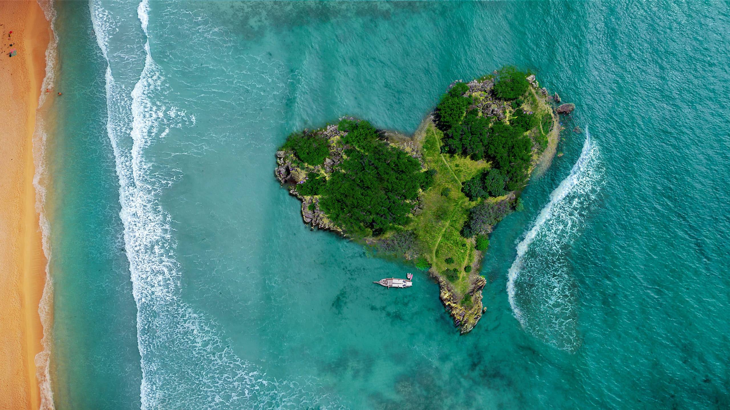 2560x1440 Fabuloussavers Wallpaper, Heart Shaped, Island Beach Sea, Nature