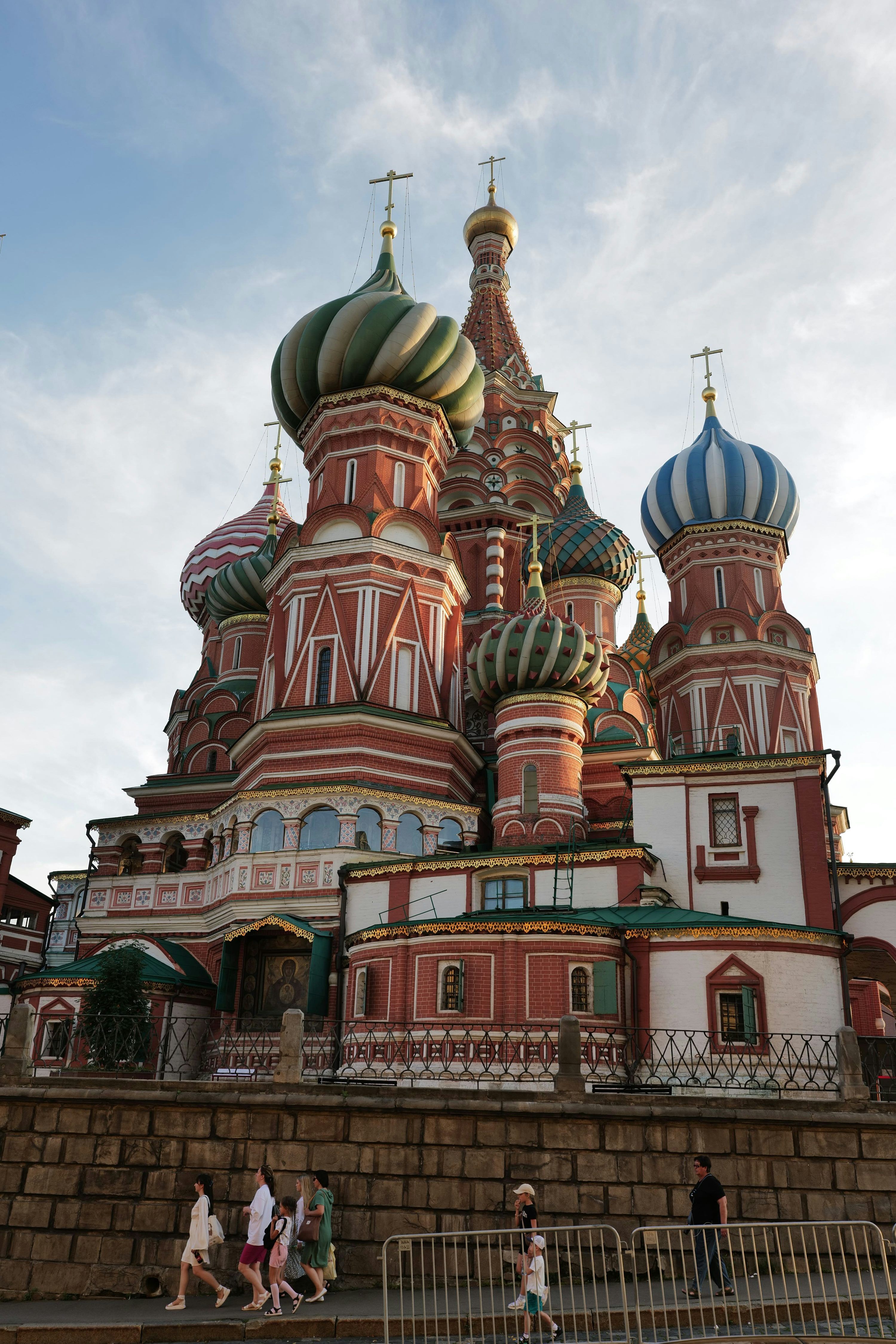 3000x4500 Saint basil's cathedral stands tall in moscow. photo