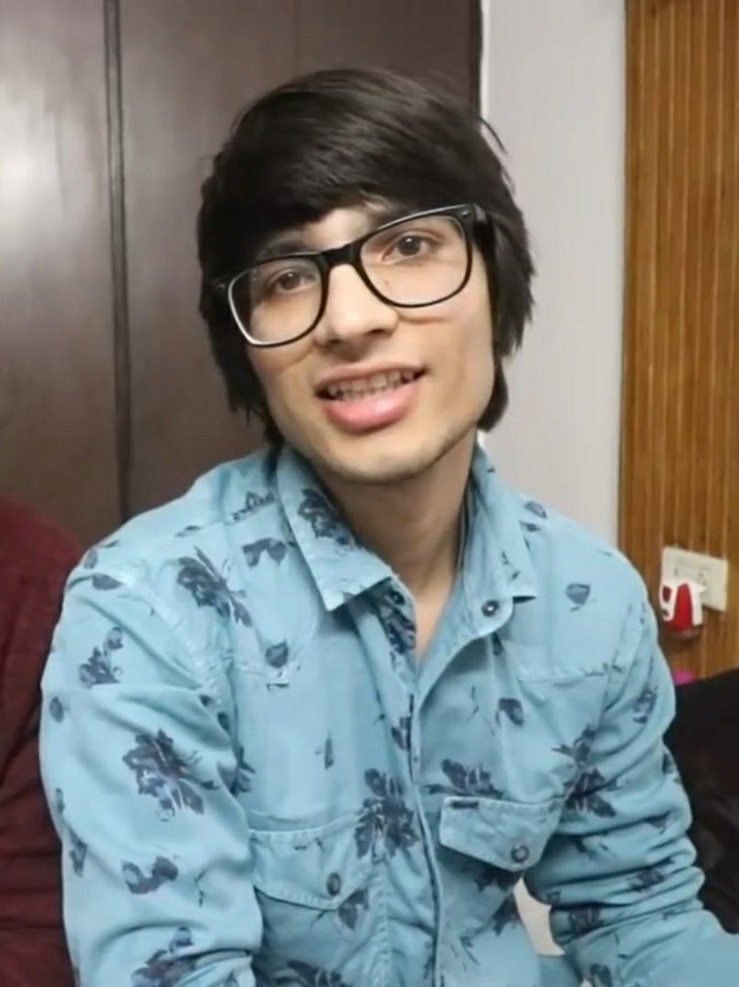 809x1080 Sourav Joshi in