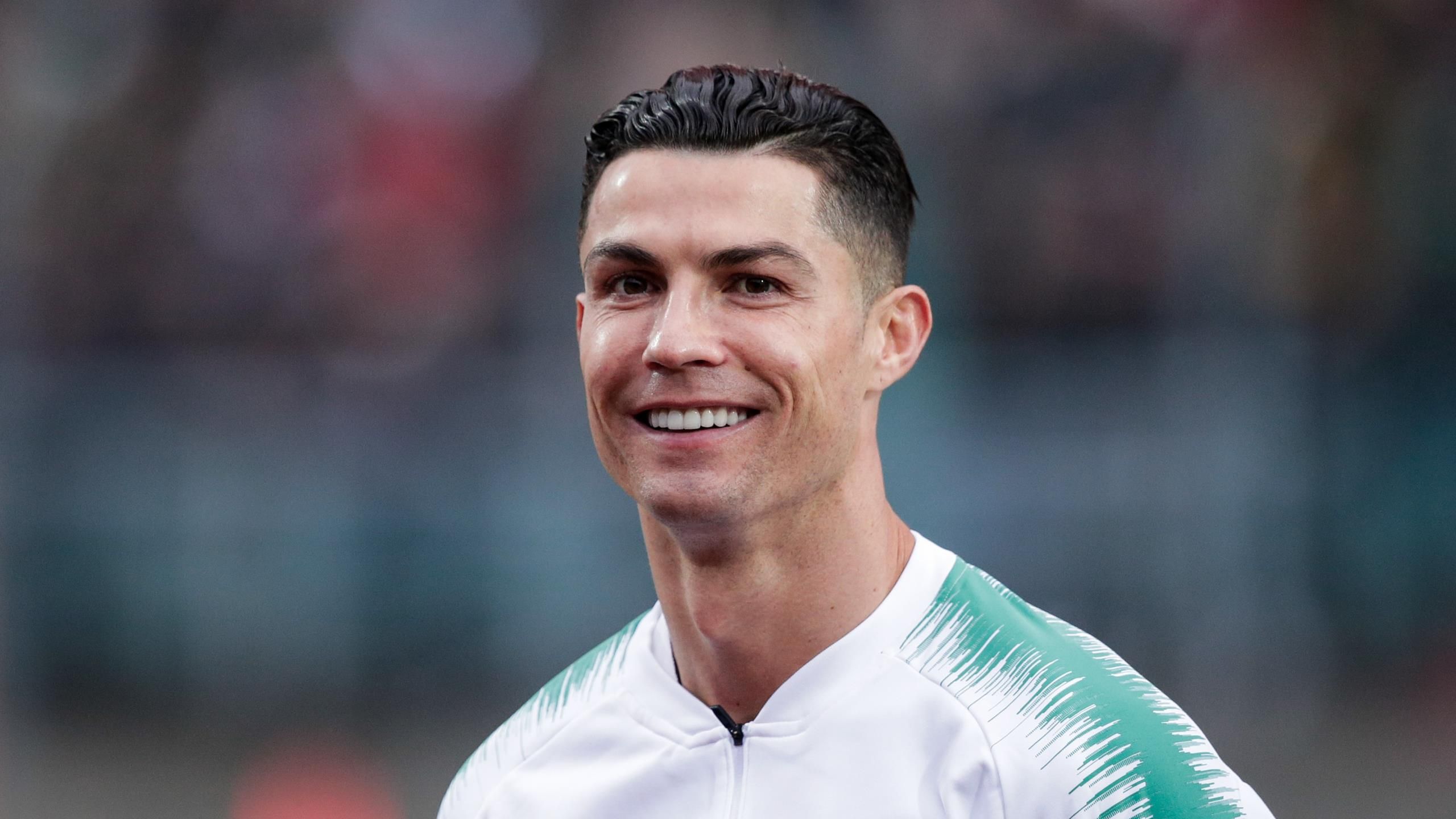 2560x1440 I'm sorry that I can't promise you 20 more years of this' Ronaldo thanks fans at 36