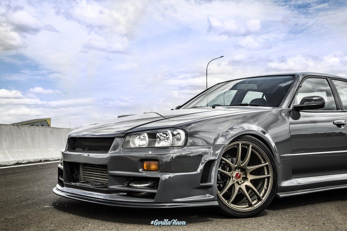 1200x800 Isn't this is the best of both world? Nissan Skyline ER the brother of Nissan GTR R 4 doors saloon with RB25DET pushing about 250HP. Shoutout to bro Zikoi of Garasi Drift
