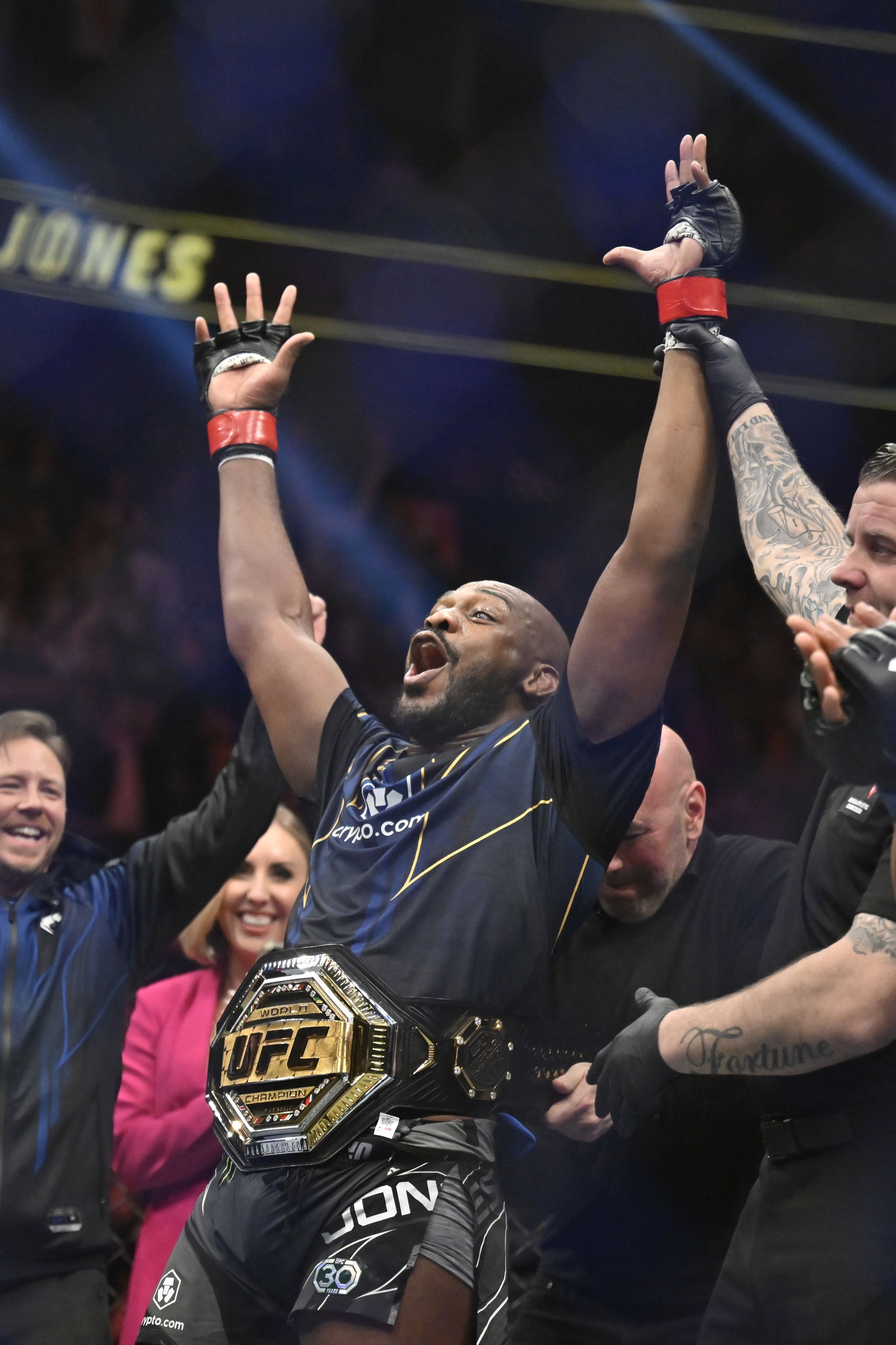 3391x5087 Jon Jones returns to win UFC heavyweight title in 1st round