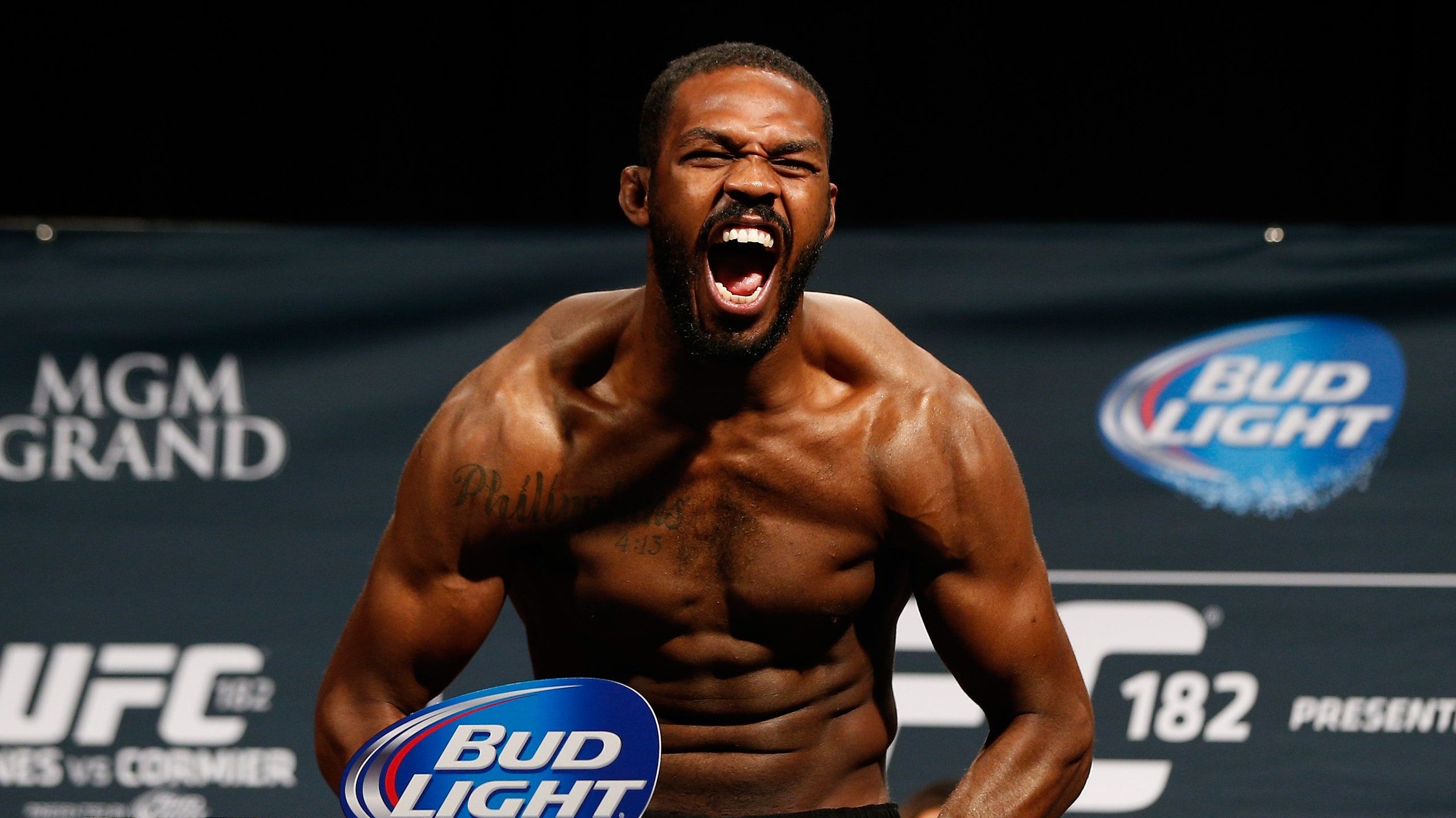 2560x1440 Jon Jones HD Wallpaper: The Power of UFC Champion in Actionx1440