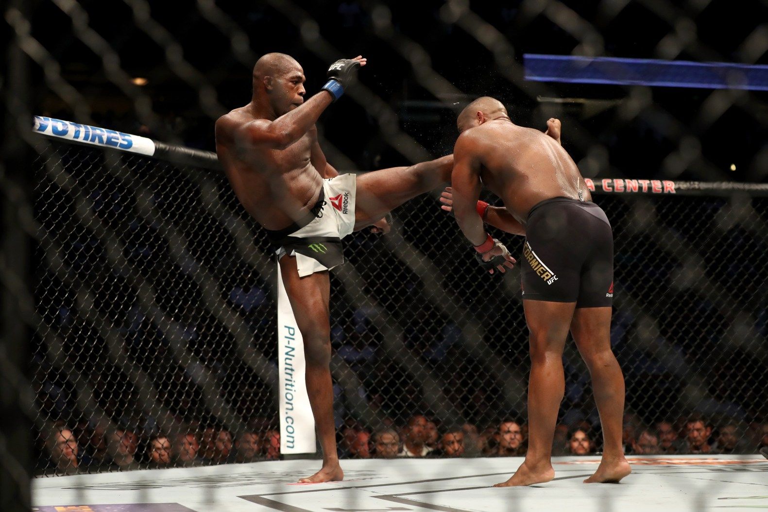 1581x1054 UFC 214: Jon Jones Beats Cormier, Cyborg Wins to Take Gold