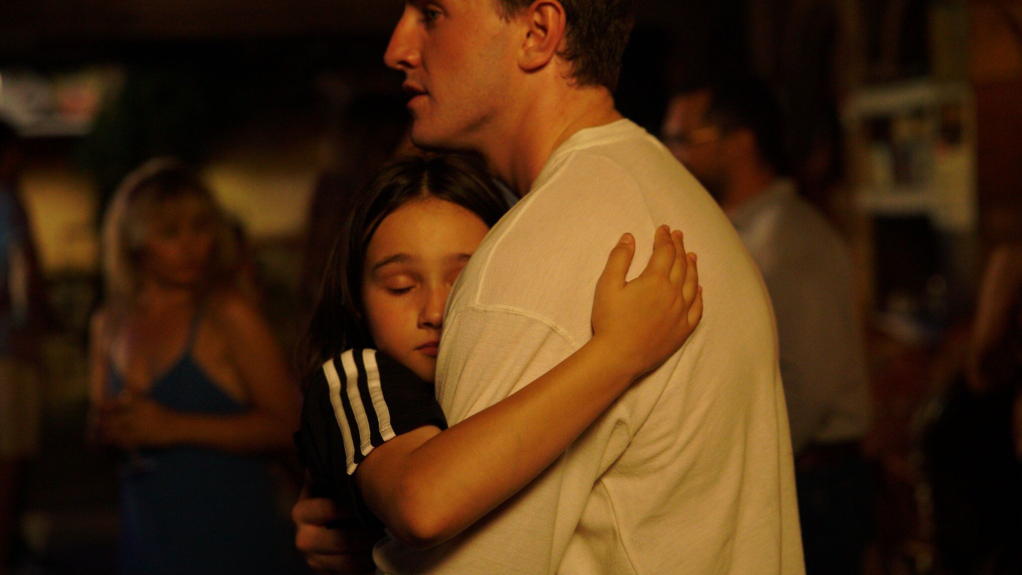 2048x1152 Aftersun' Review: A Father and Time