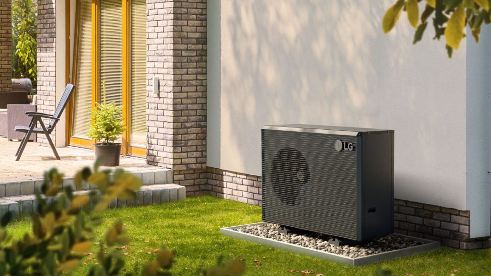 1600x900 Can you cover a heat pump? Experts reveal how to do it right