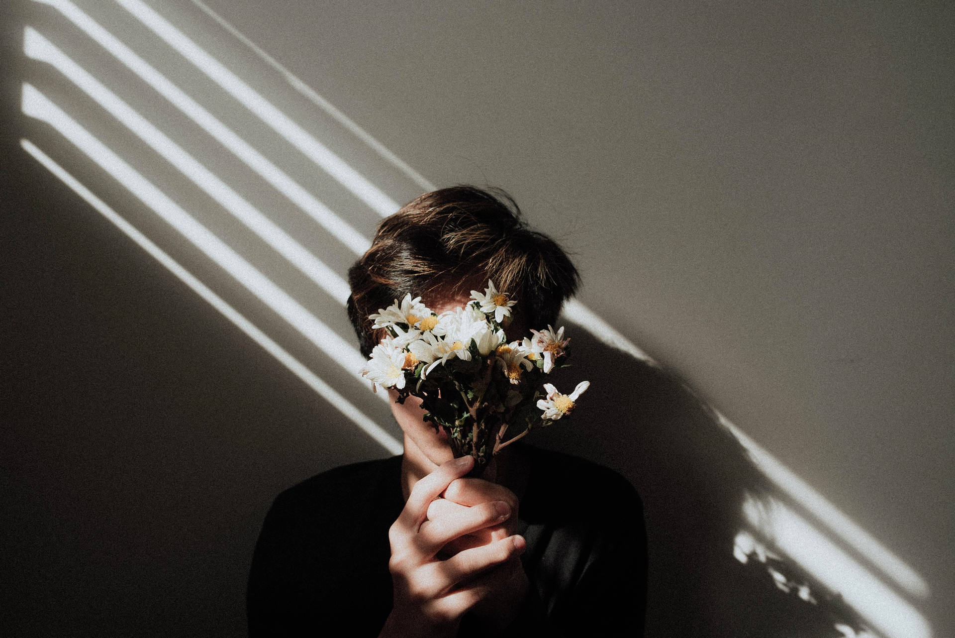 1920x1282 Desktop Aesthetic Man Flowers Wallpaper