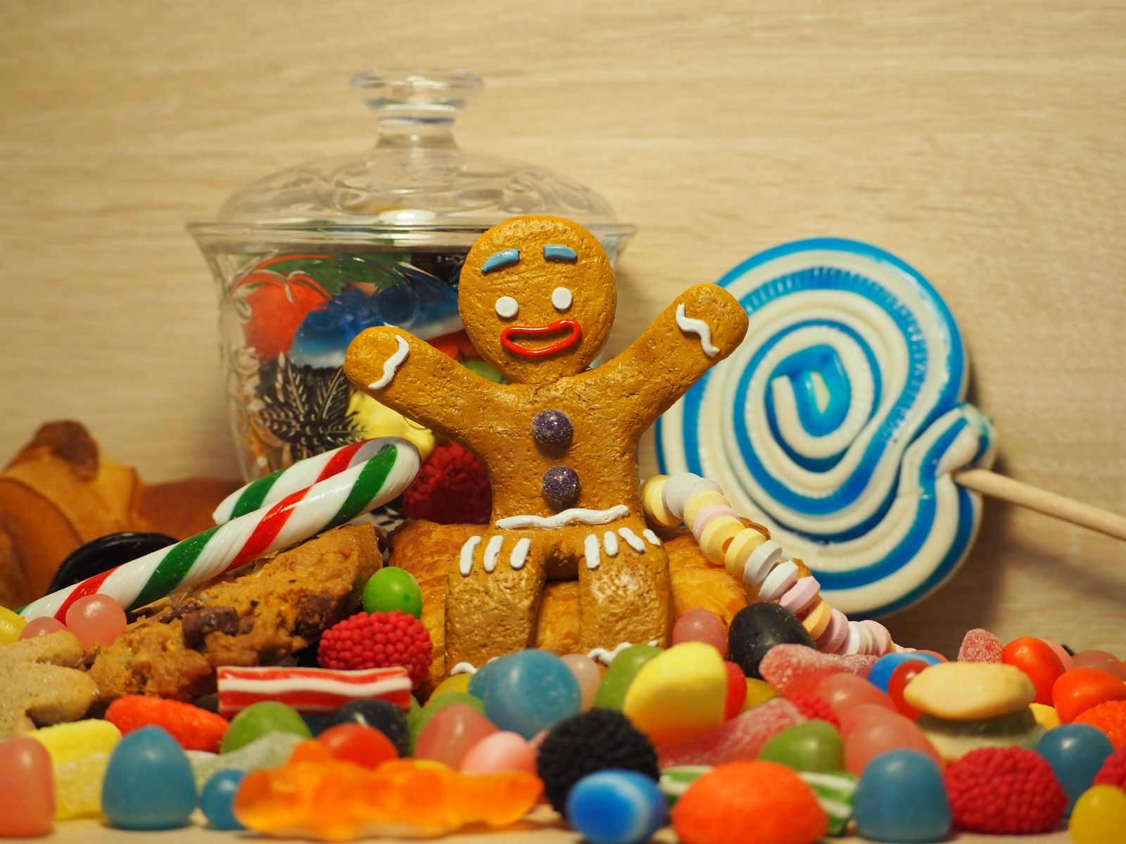1600x1200 Gingy the gingerbread man