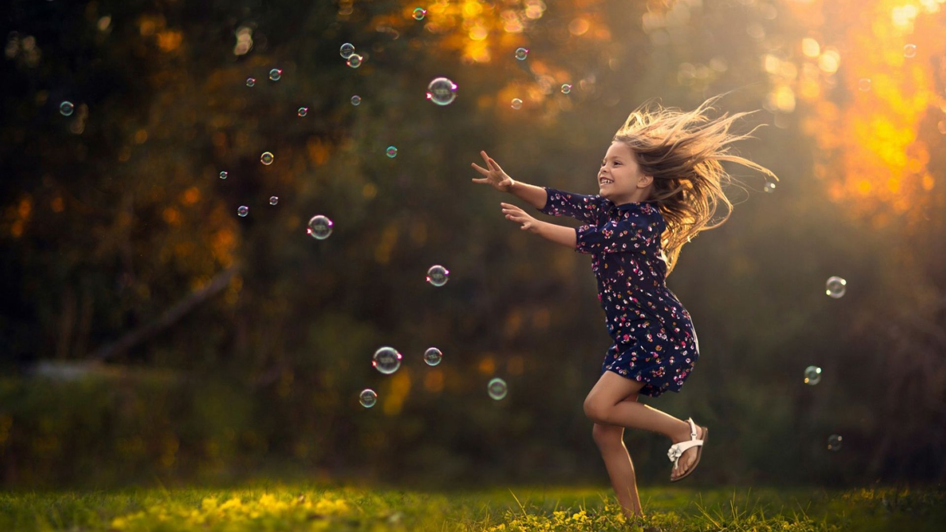 1920x1080 Little Girl Is Playing With Bubbles HD Cute Wallpaper