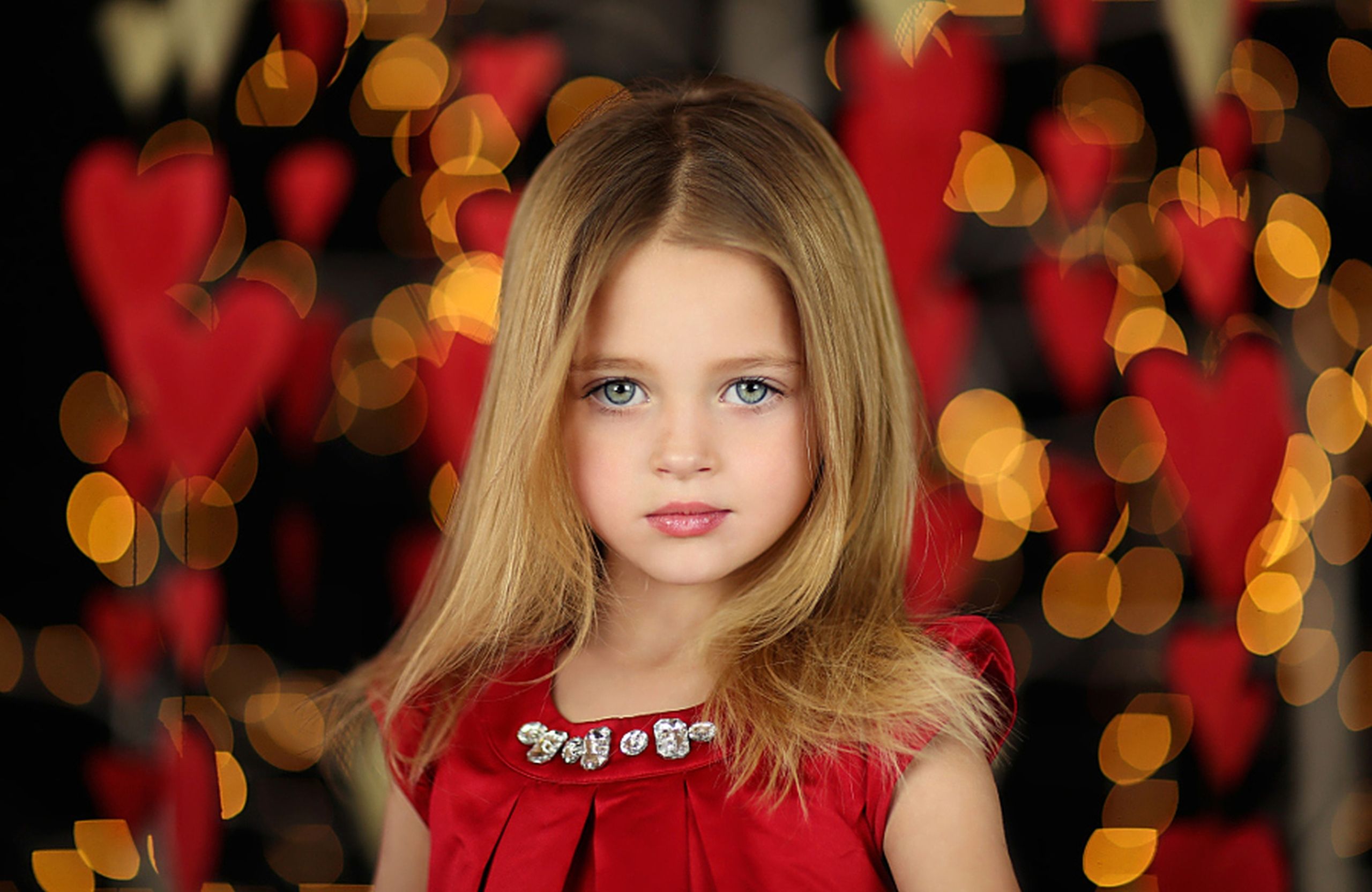 2560x1664 Little Girl Phone Wallpaper: Free 4K & HD Downloads