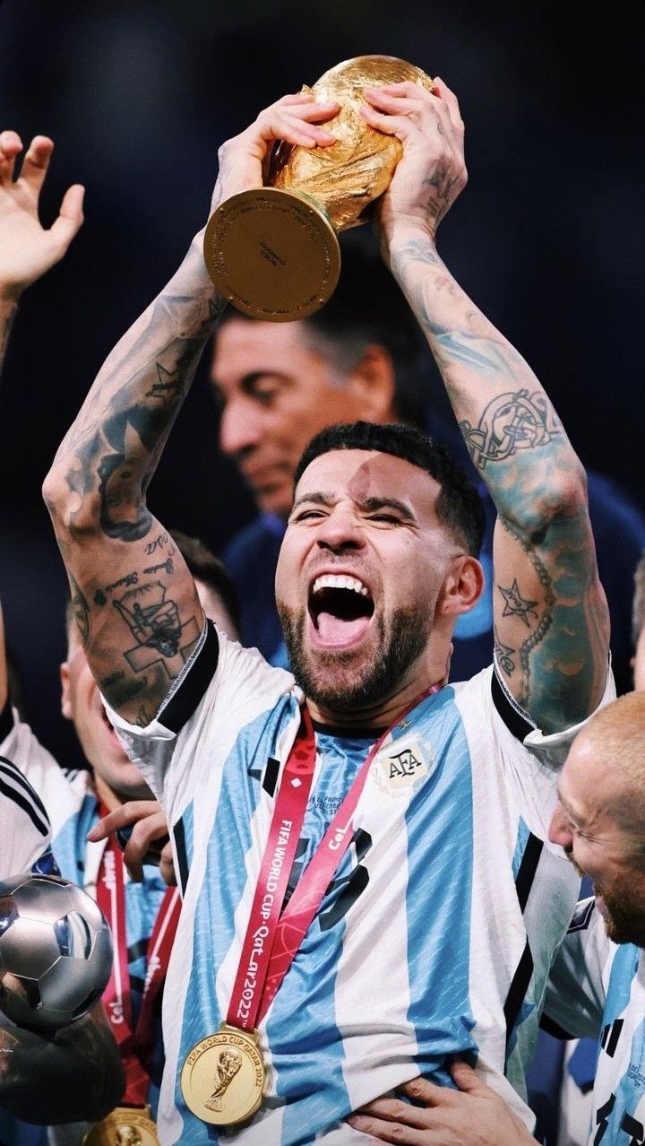 720x1278 Nicolás Otamendi