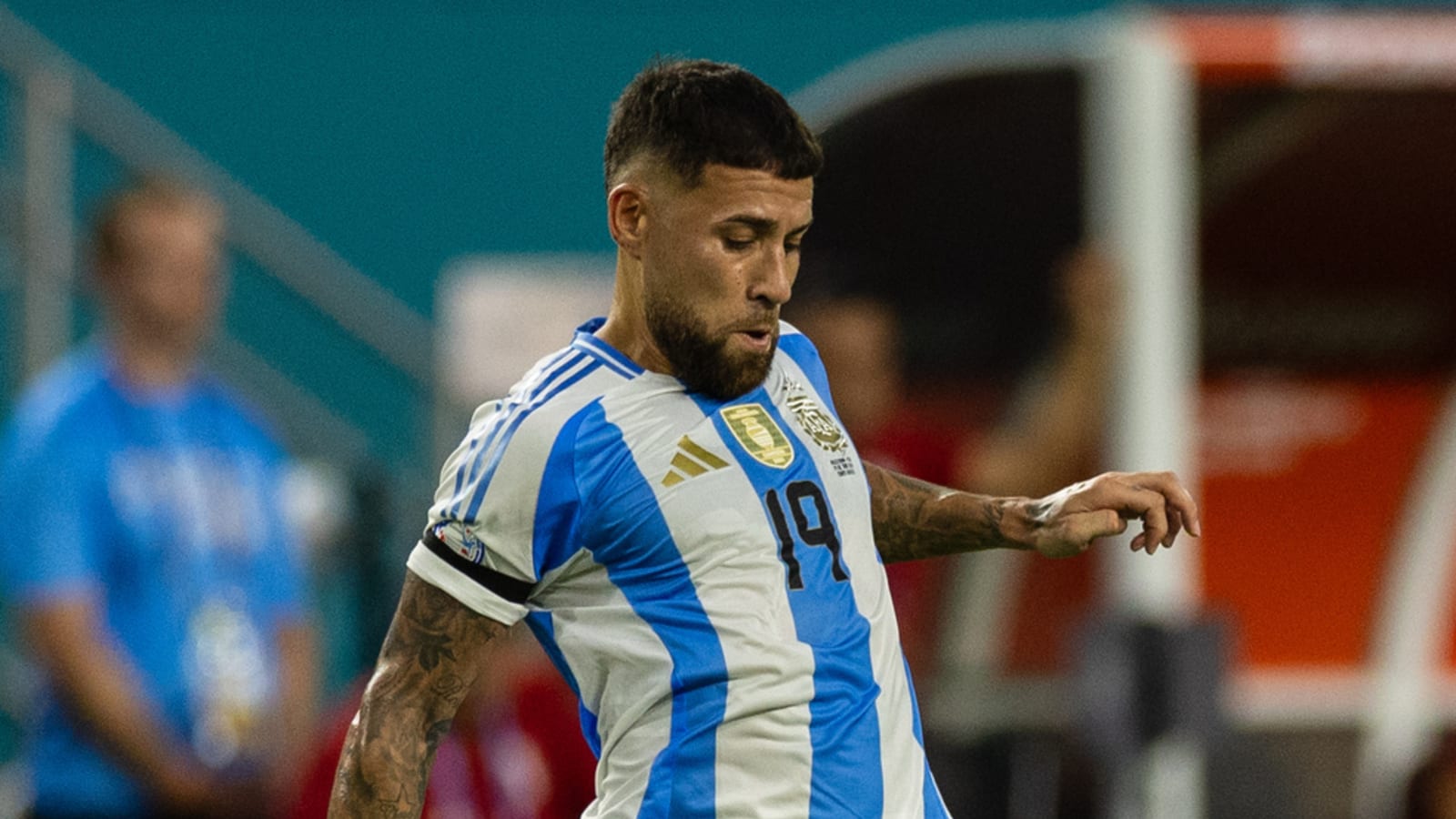1600x900 Nicolás Otamendi: The General
