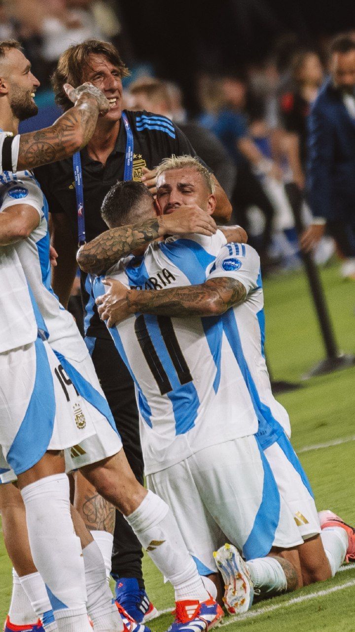 720x1280 Argentina team wallpaper. Uruguay soccer wallpaper, Nico otamendi, Football