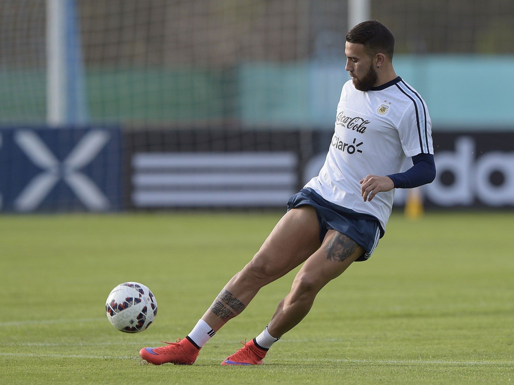 2048x1536 Manchester United transfer news: Nicolas Otamendi drops major hint he wants to leave Valencia for Premier League