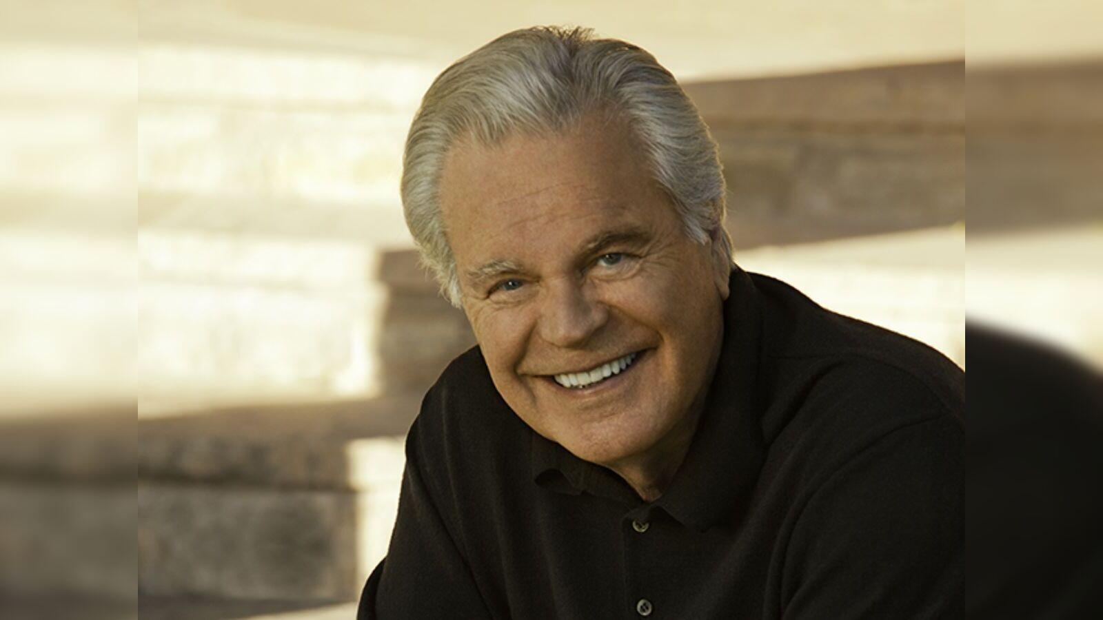 1600x900 Quote of the day by American actor Robert Wagner: 'A dog will teach you unconditional love. If you can have that in your life, things won't be too bad'