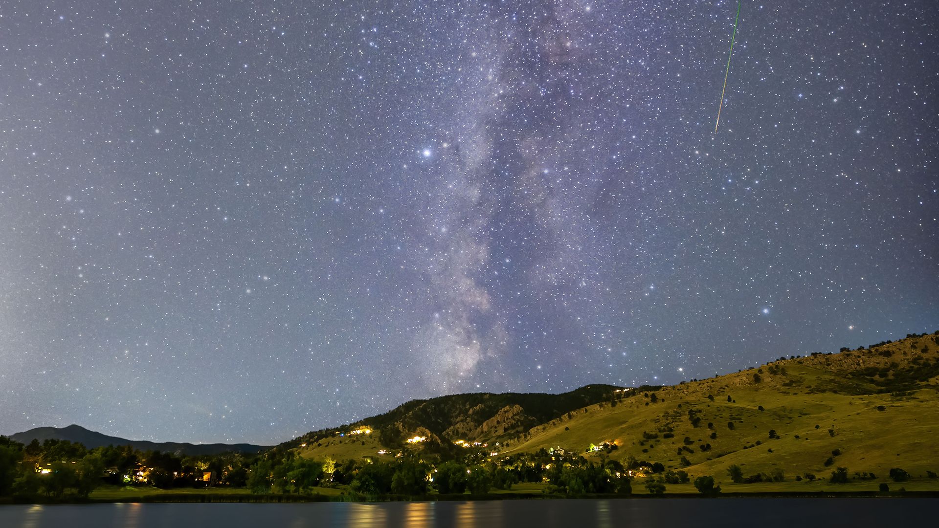 1920x1080 dazzling photo of the Perseid meteor shower, 2023