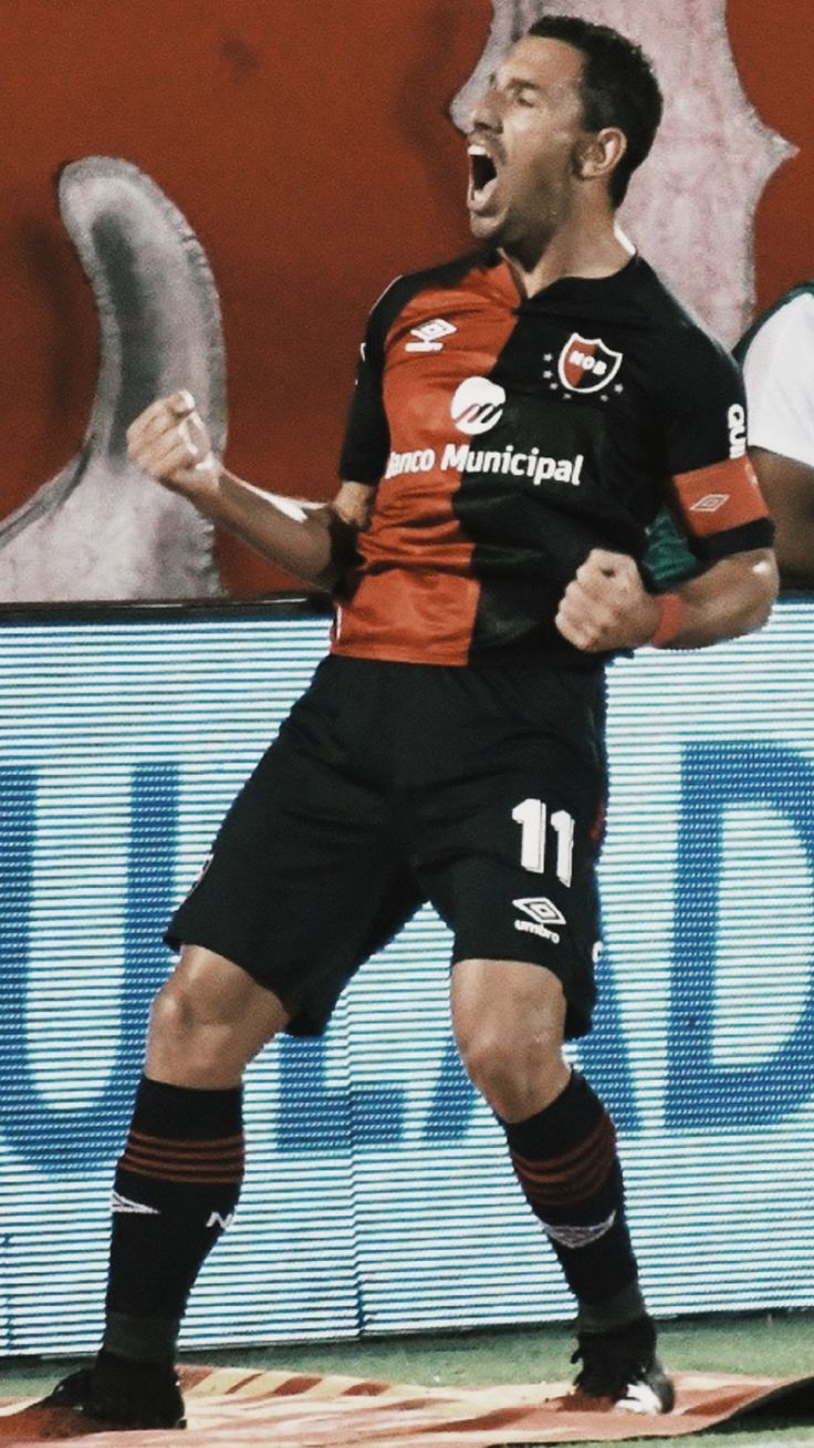 736x1308 Maxi Rodríguez