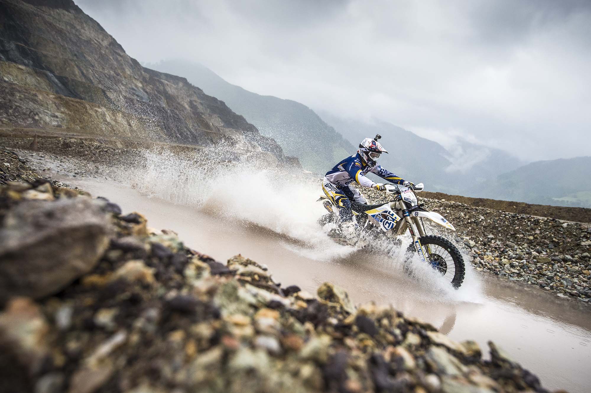 2000x1331 Watch Jonny Walker Win the 2014 Erzbergrodeo & Rubber
