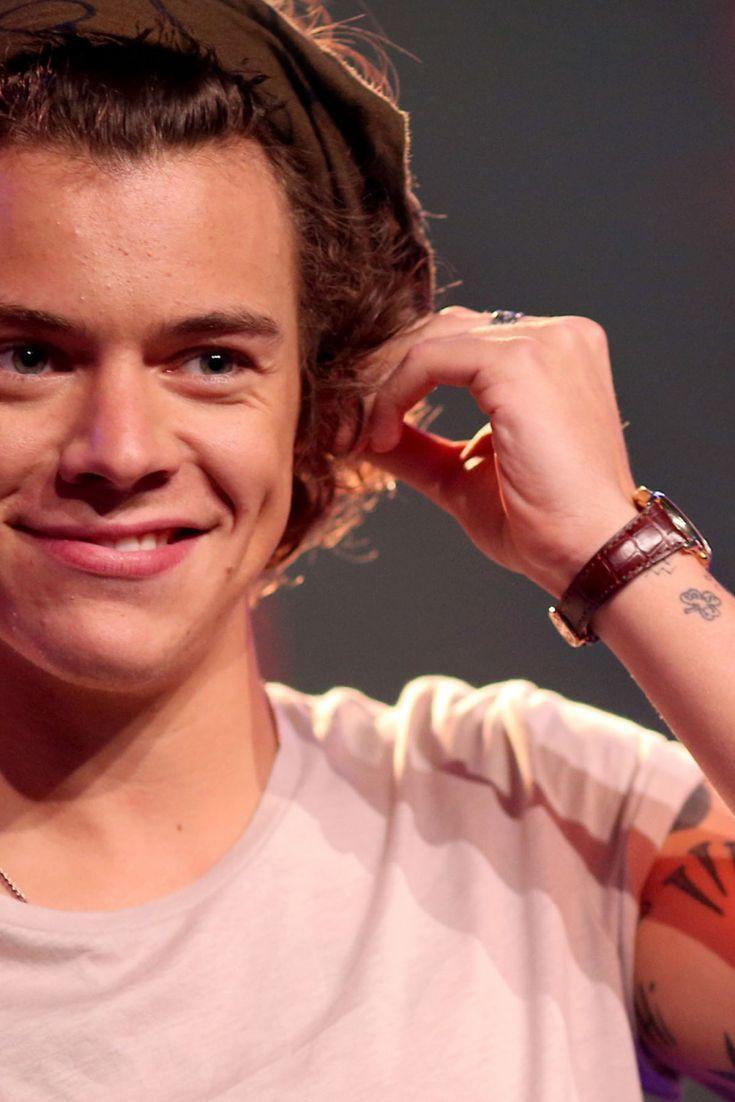 735x1102 Download free HD wallpaper from above link! #harrystyles #singer