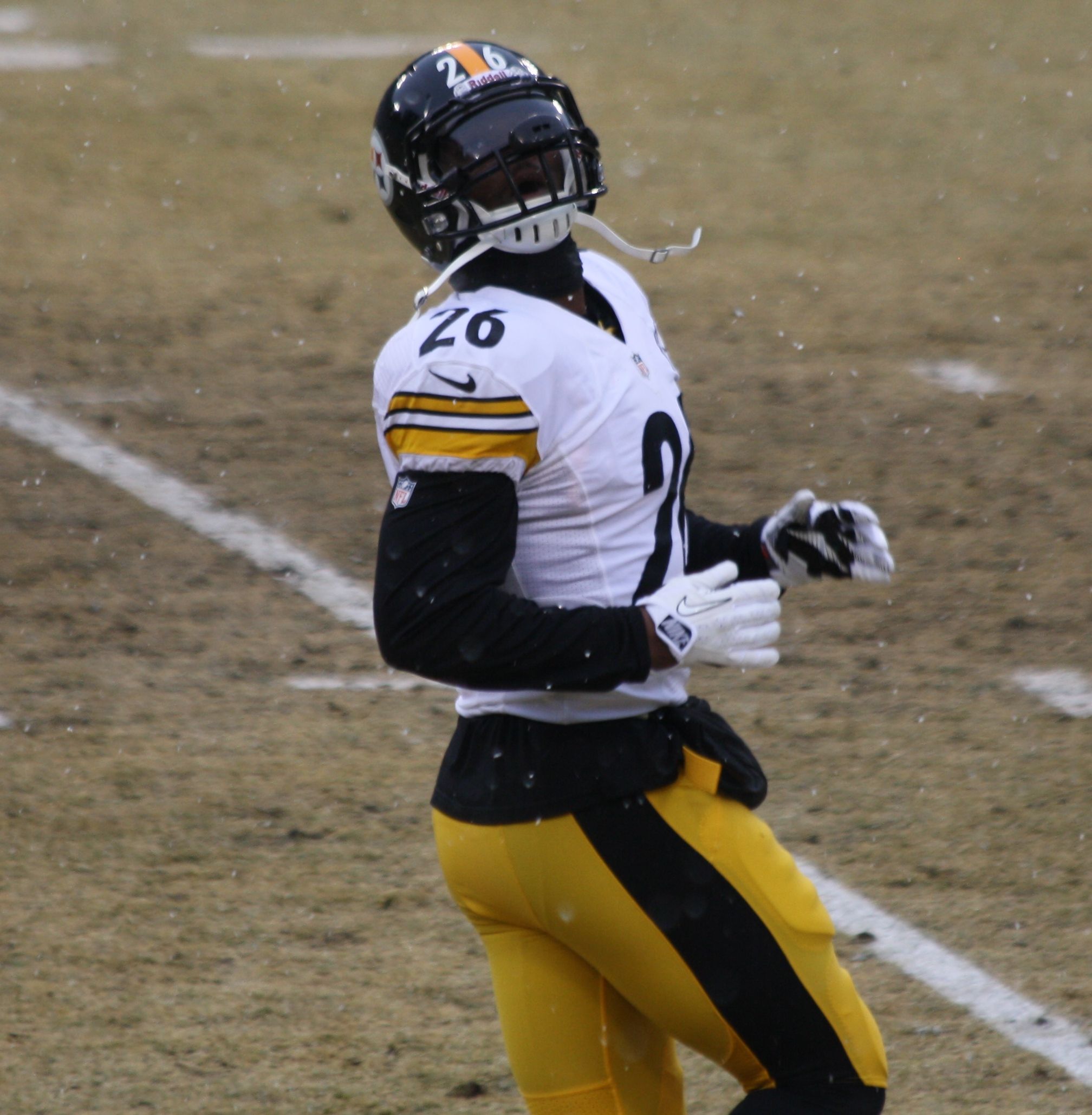 2016x2060 LeVeon Bell 26 practicing