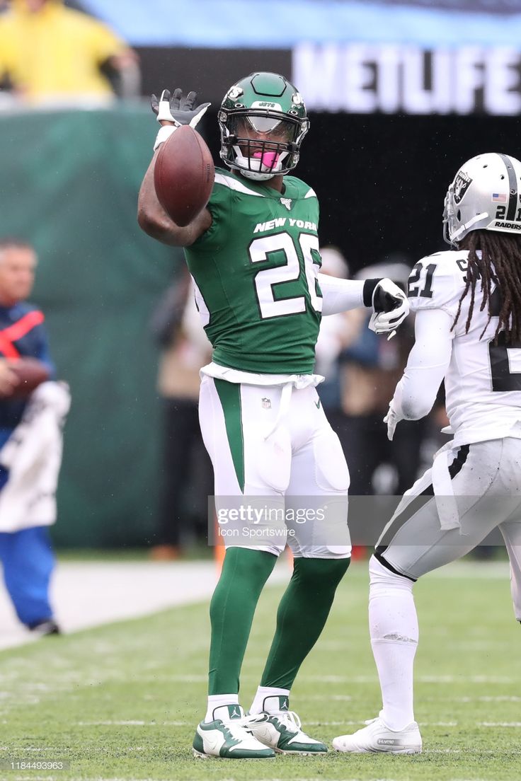 736x1104 New York Jets running back Le'Veon Bell signals first down after he