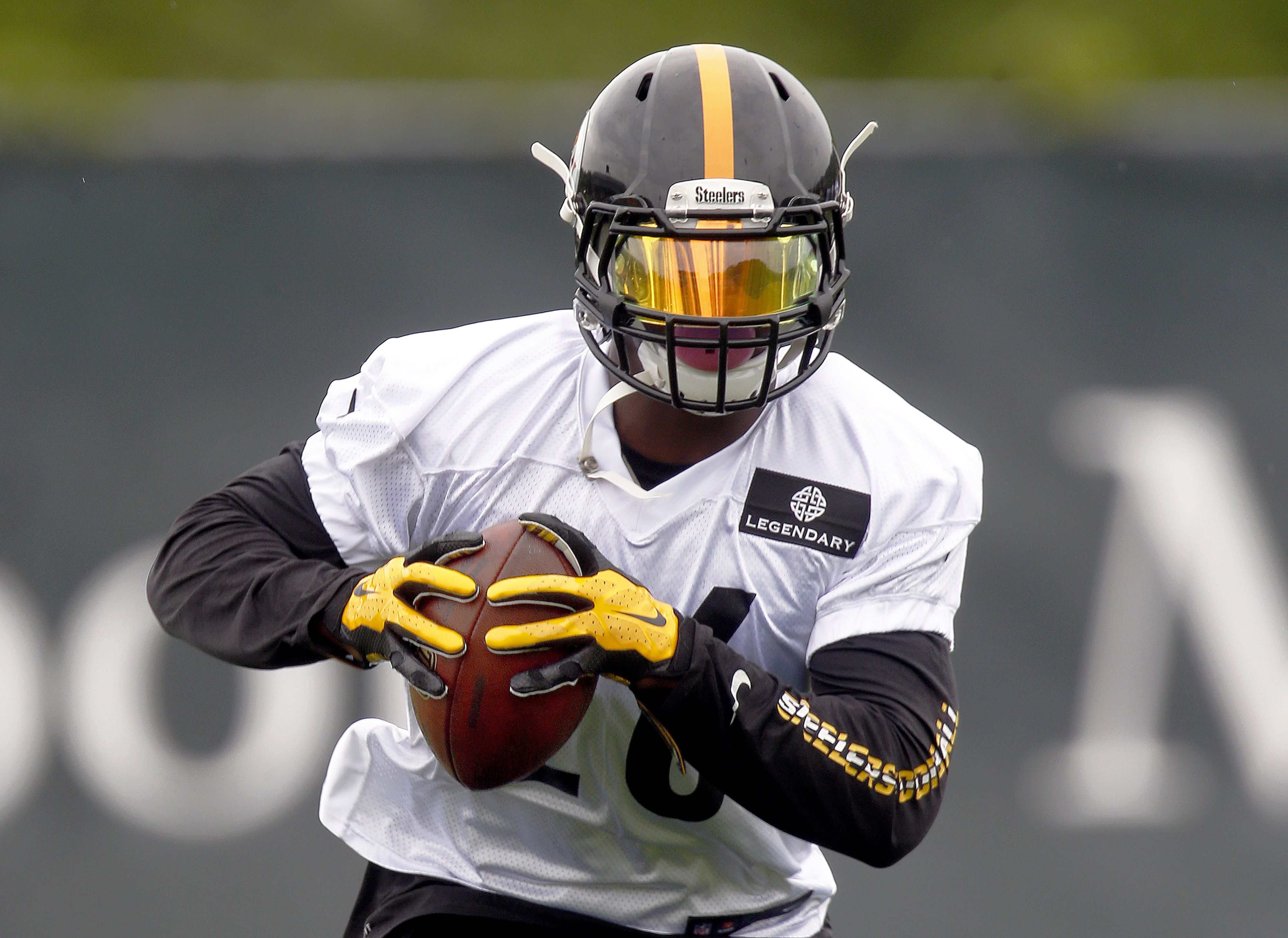 4000x2914 Reprieve for Steelers' Le'Veon Bell