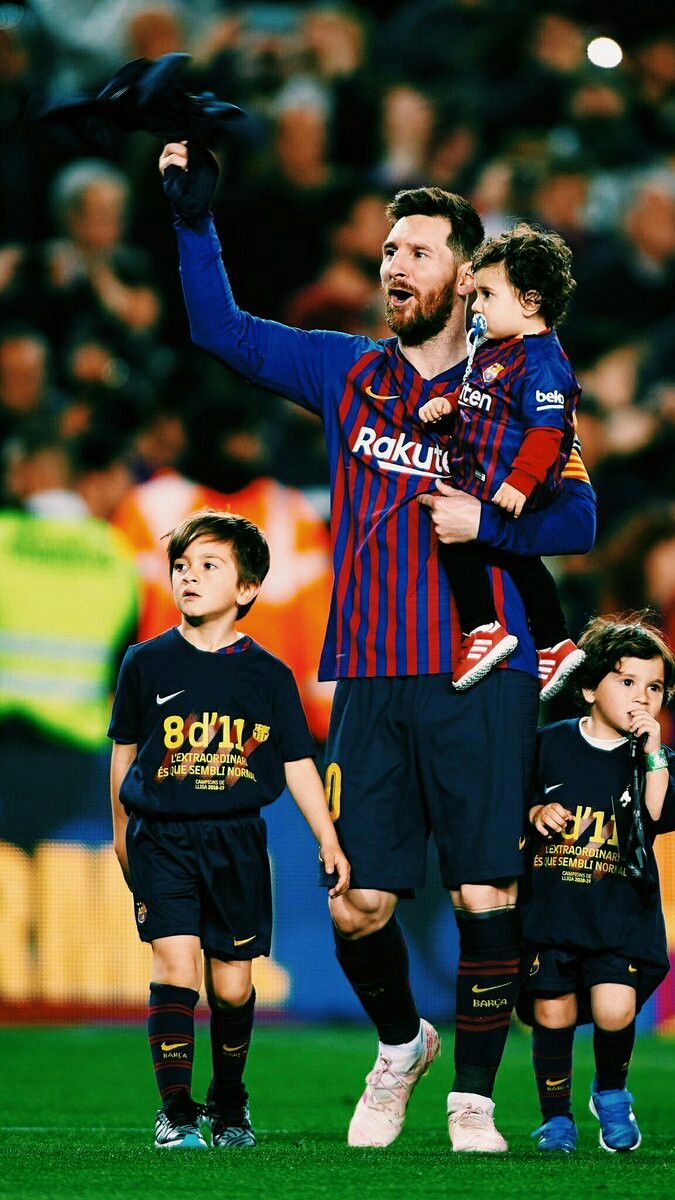 675x1200 Messi family wallpaper. Messi and family, Messi family photo, Lionel messi family
