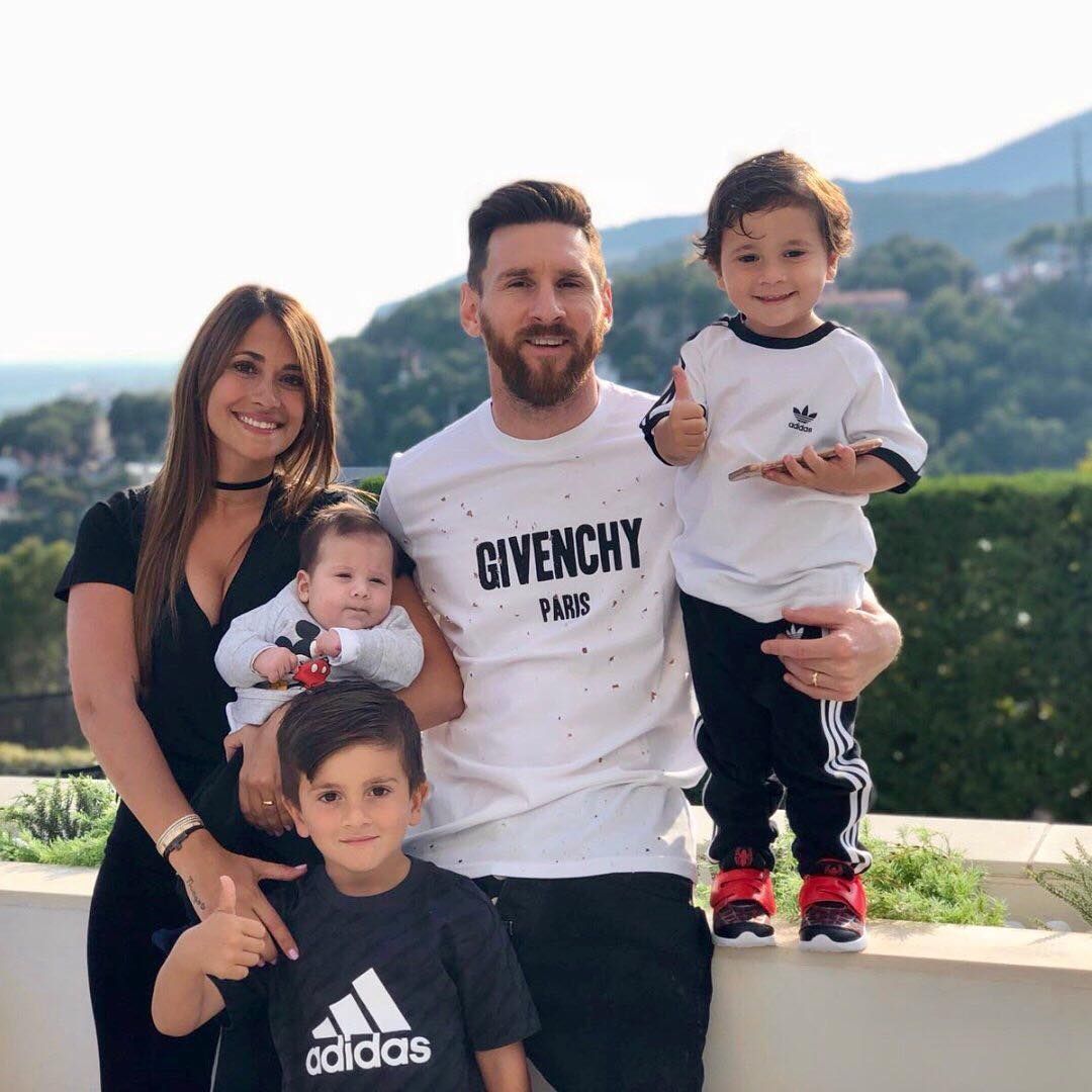 1080x1080 Messi Family Wallpaper